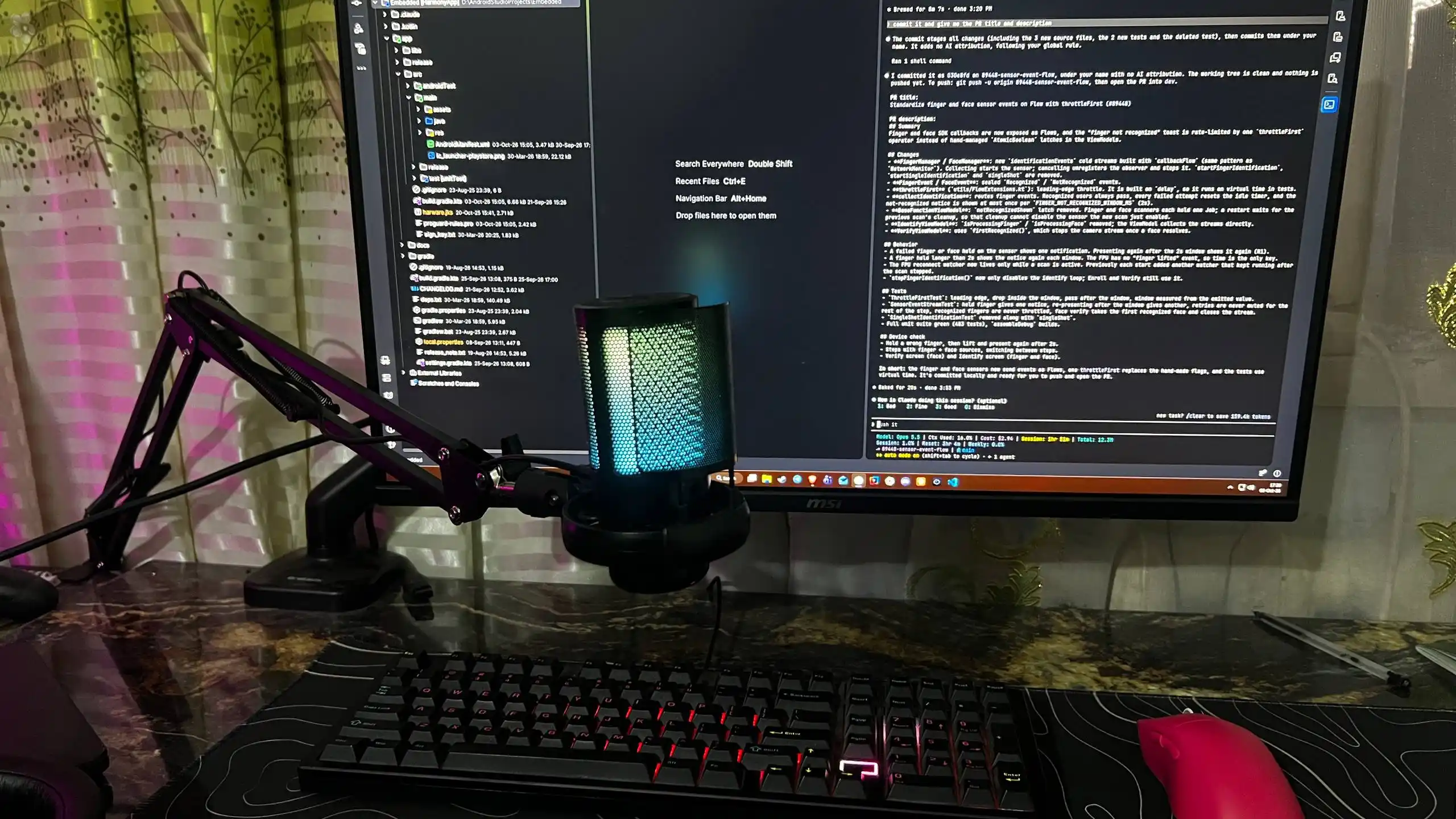Микрофон конденсаторный игровой с подсветкой RGB с кронштейном, с поп-фильтром для стримов