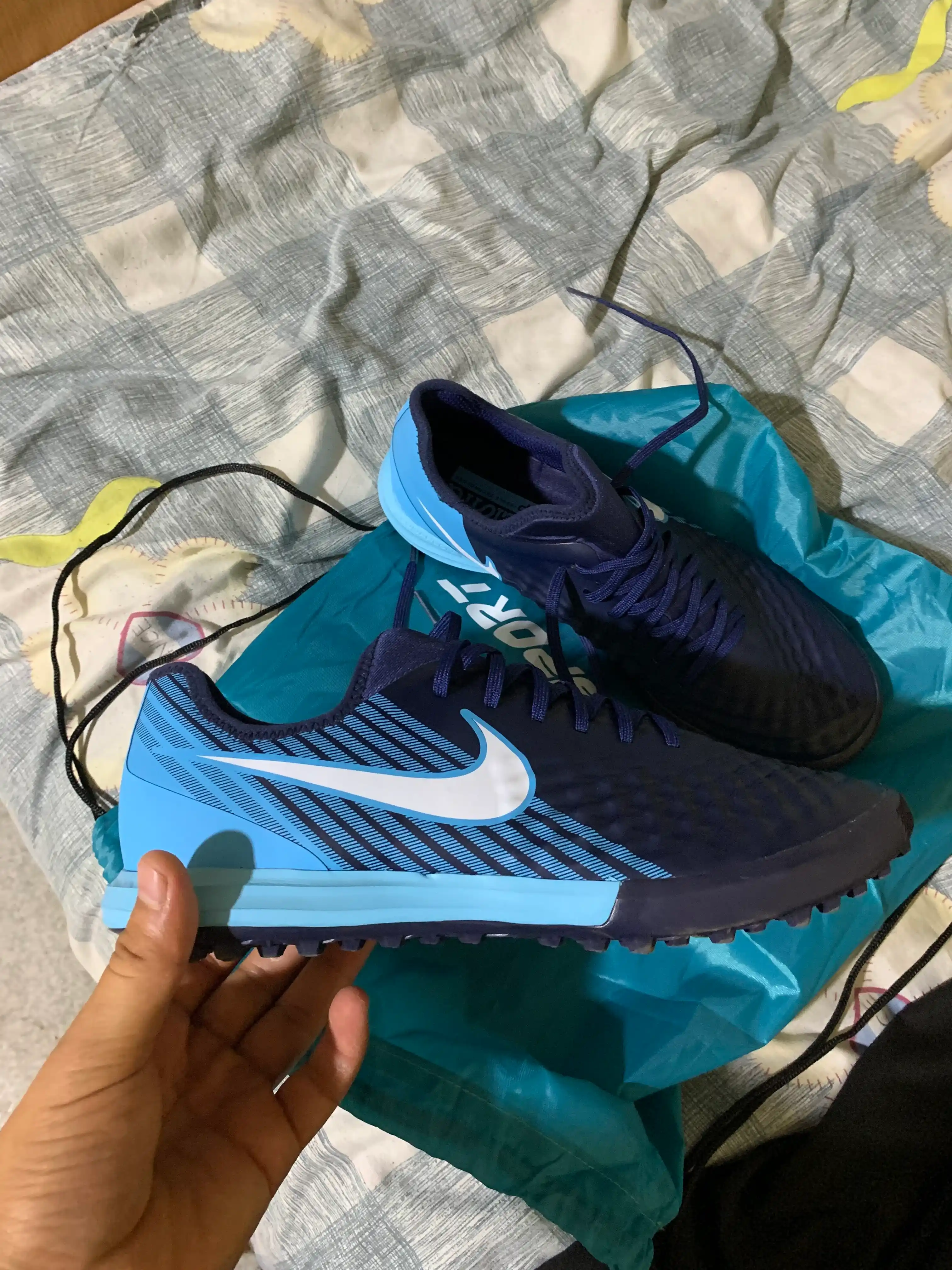 Futbol Sorokonojka. Butsi, Magista o'lcham 39-45