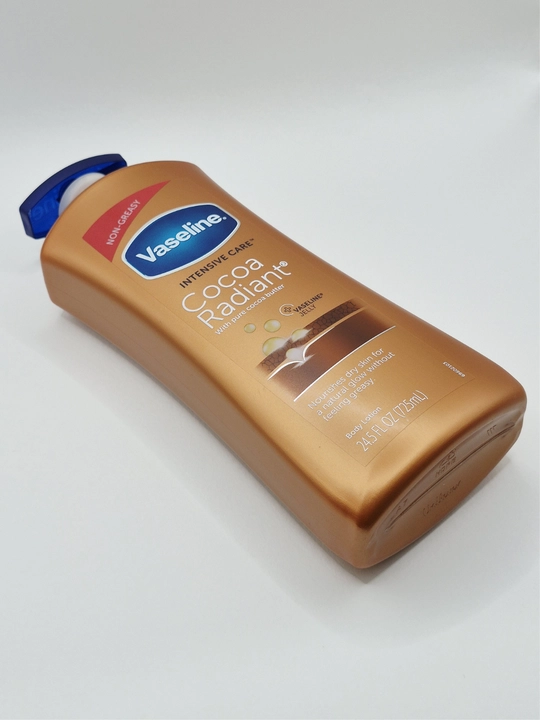 Vaseline Intensive Care Cocoa Radiant — kakao yog‘li namlantiruvchi tana losyoni, 725 ml