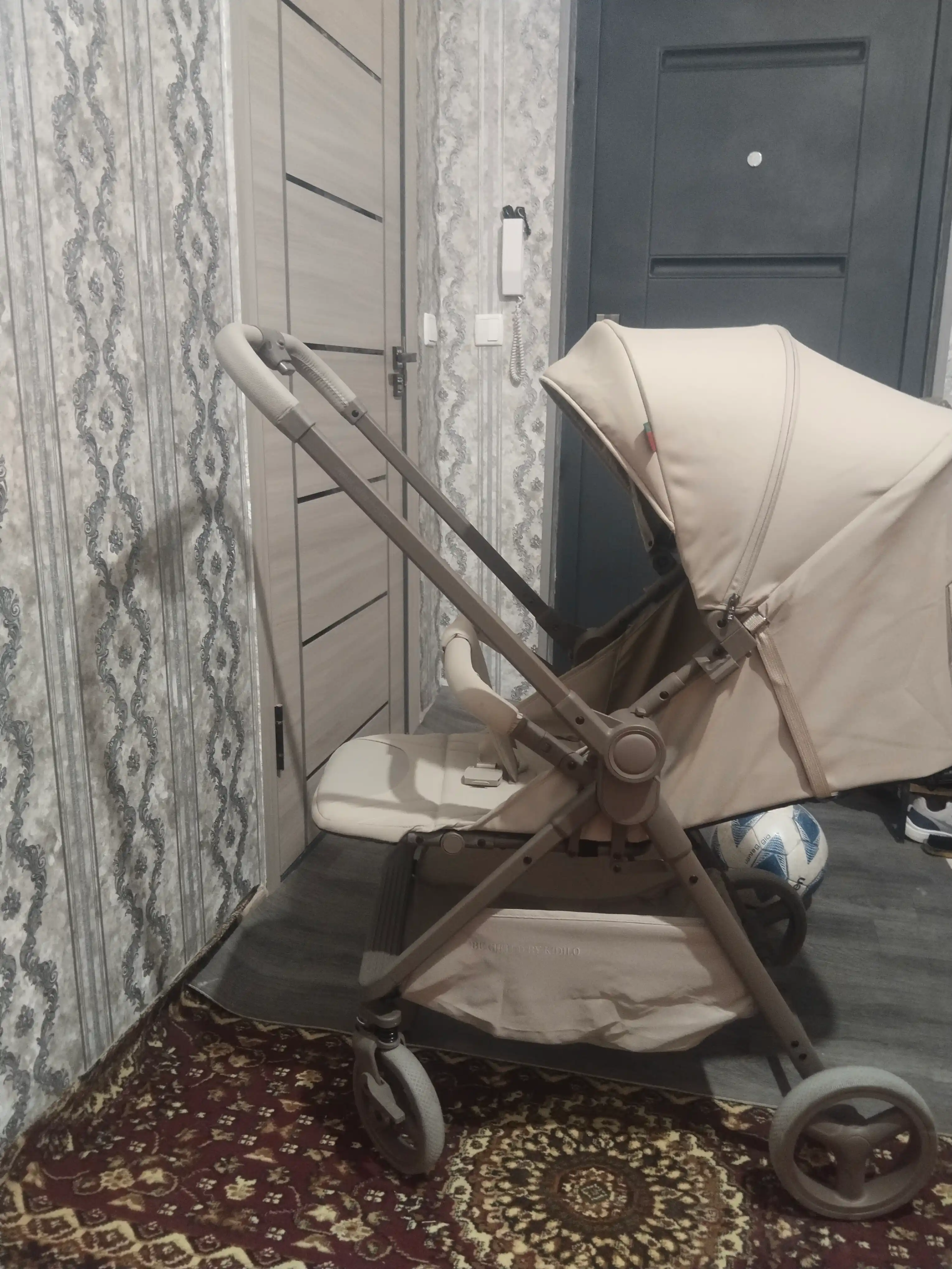 Коляска Kidilo B6, для детей от 0 до 36 месяцев — легкая и компактная модель
