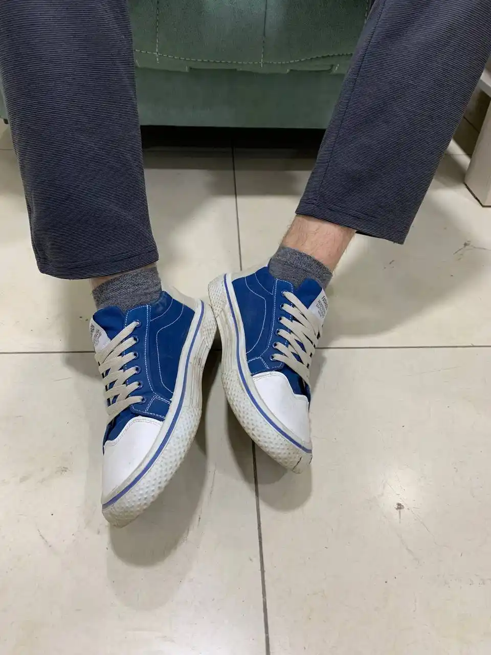 Erkaklar va ayollar uchun uniseks keda, qora va ko‘k rang, kundalik sport oyoq kiyimi,