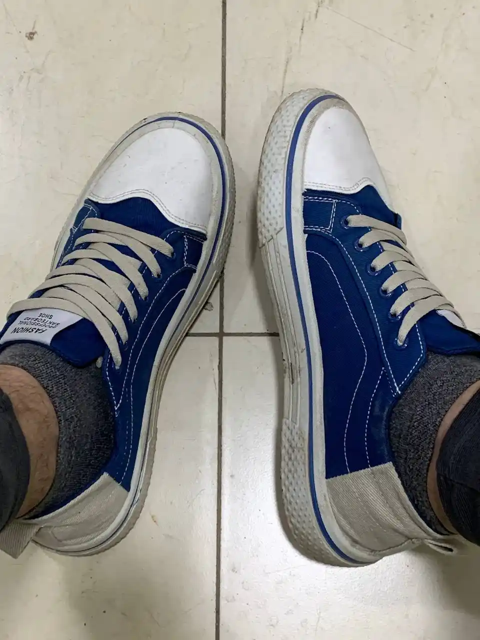 Erkaklar va ayollar uchun uniseks keda, qora va ko‘k rang, kundalik sport oyoq kiyimi,