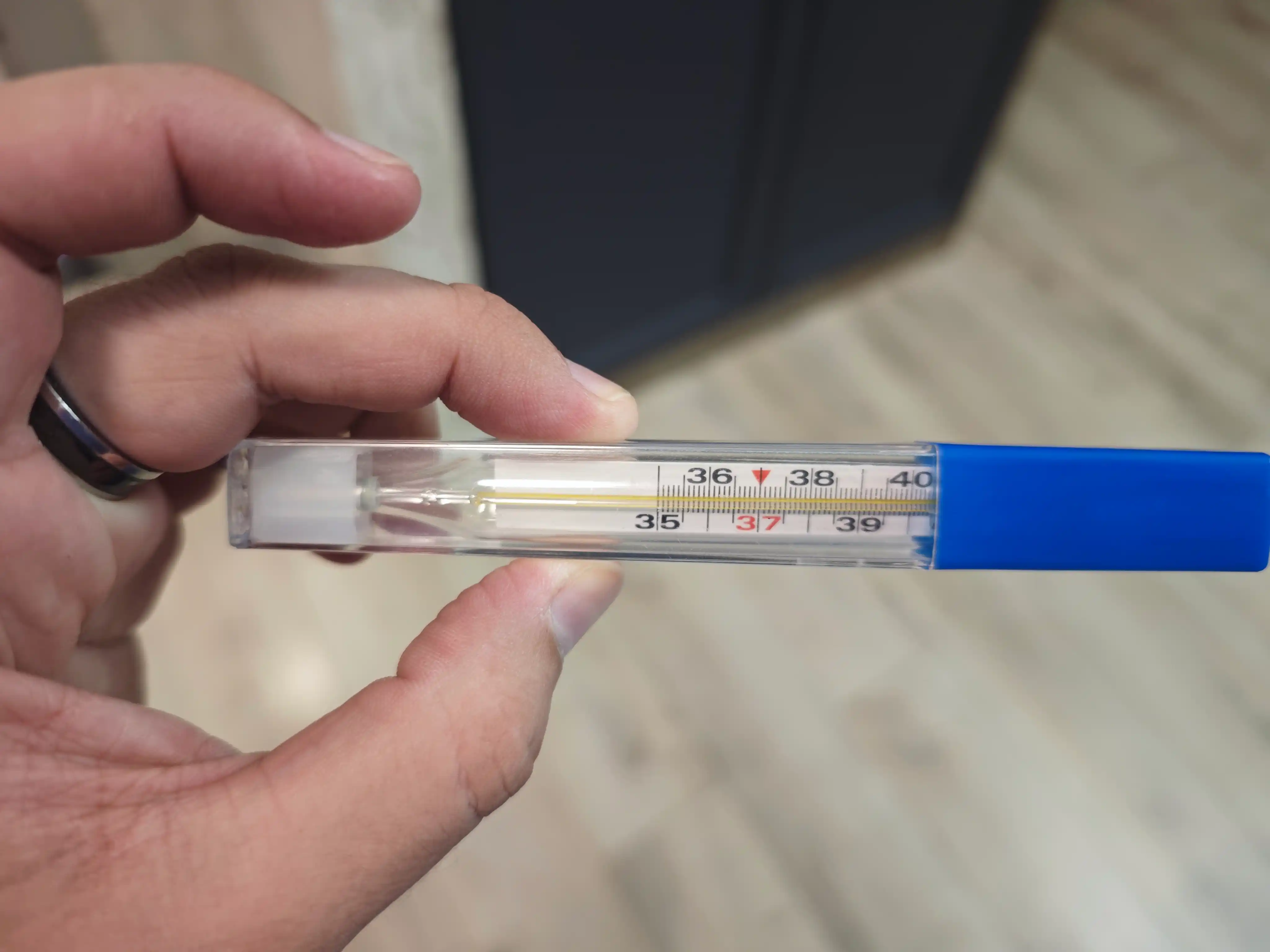 Безртутный термометр MEDICO