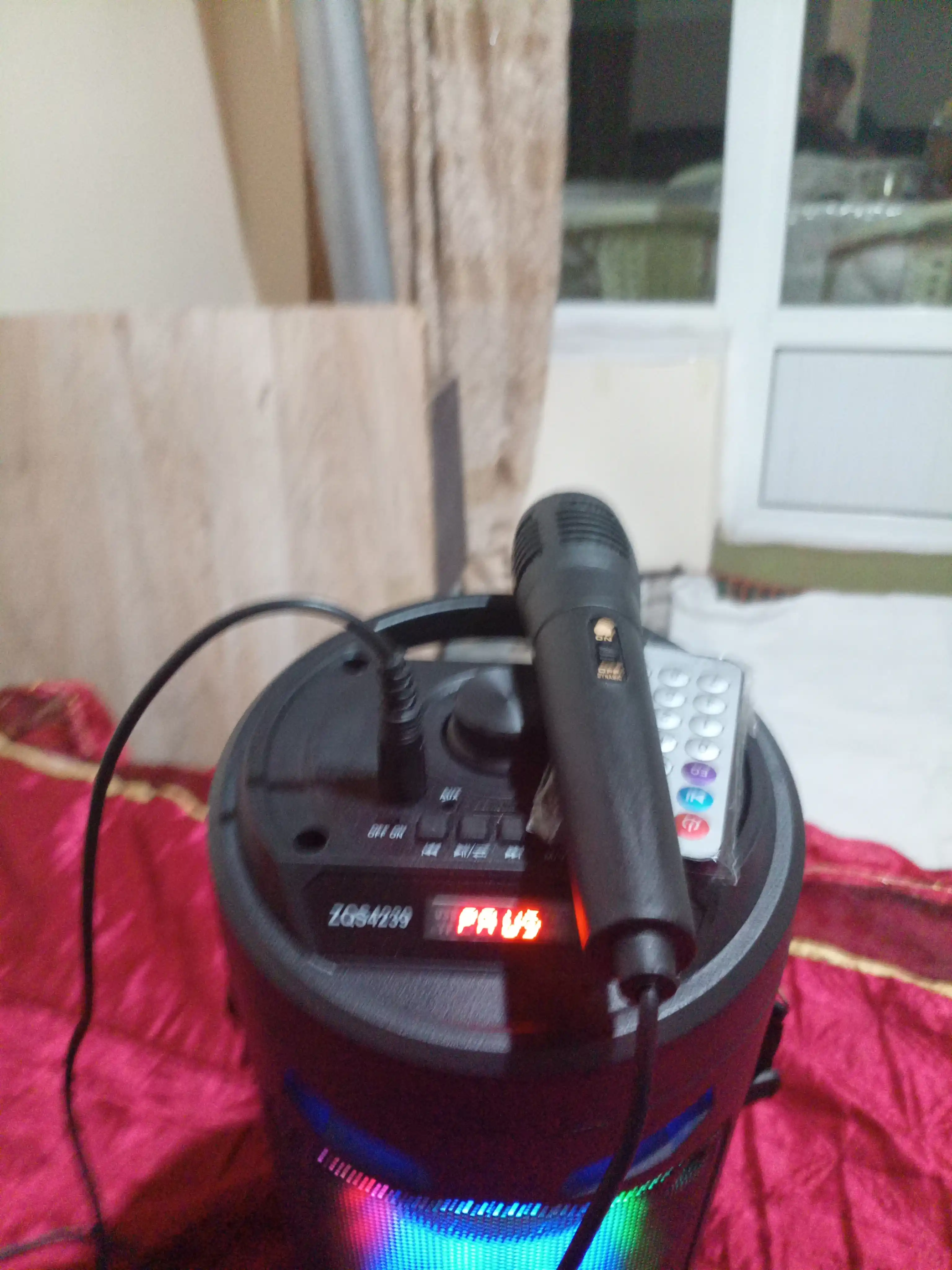 Katta simsiz Bluetooth karnay, karaoke, RGB yoritgichli, mikrofon va pultli