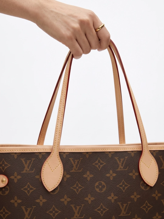 Louis Vuitton ayollar sumkasi