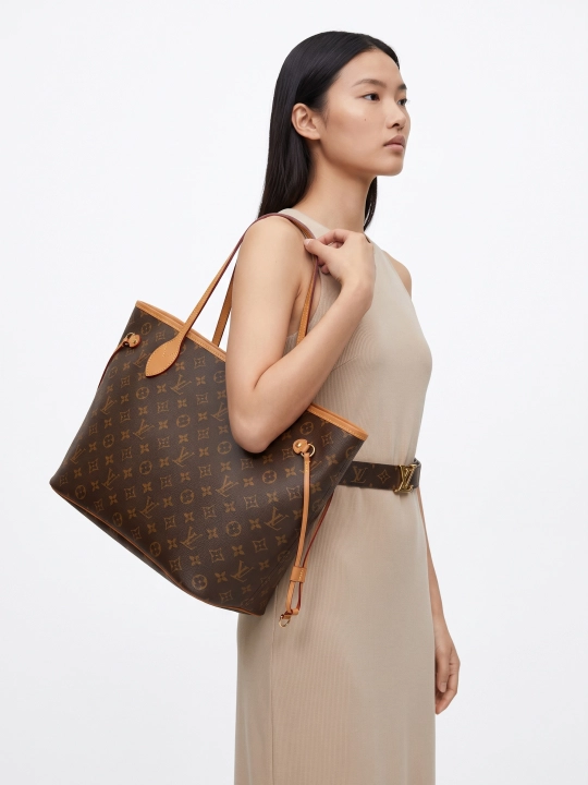 Louis Vuitton ayollar sumkasi
