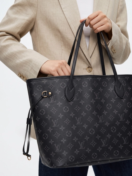 Louis Vuitton ayollar sumkasi