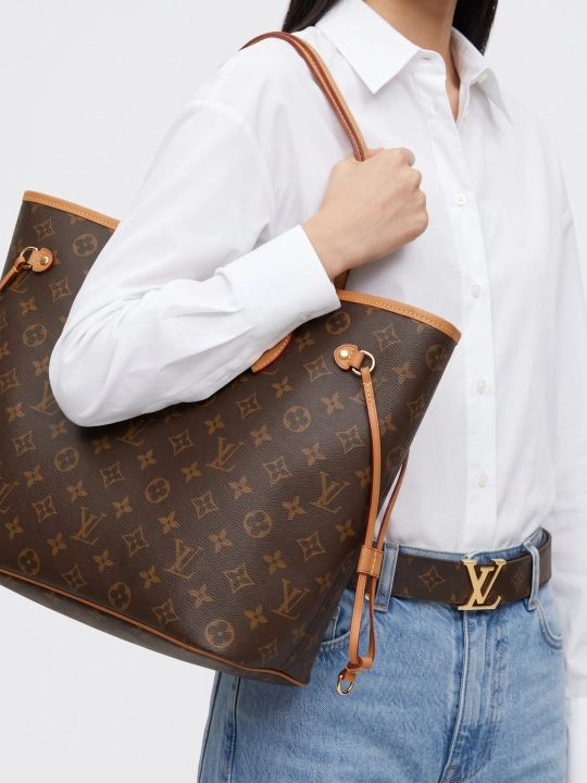 Louis Vuitton ayollar sumkasi
