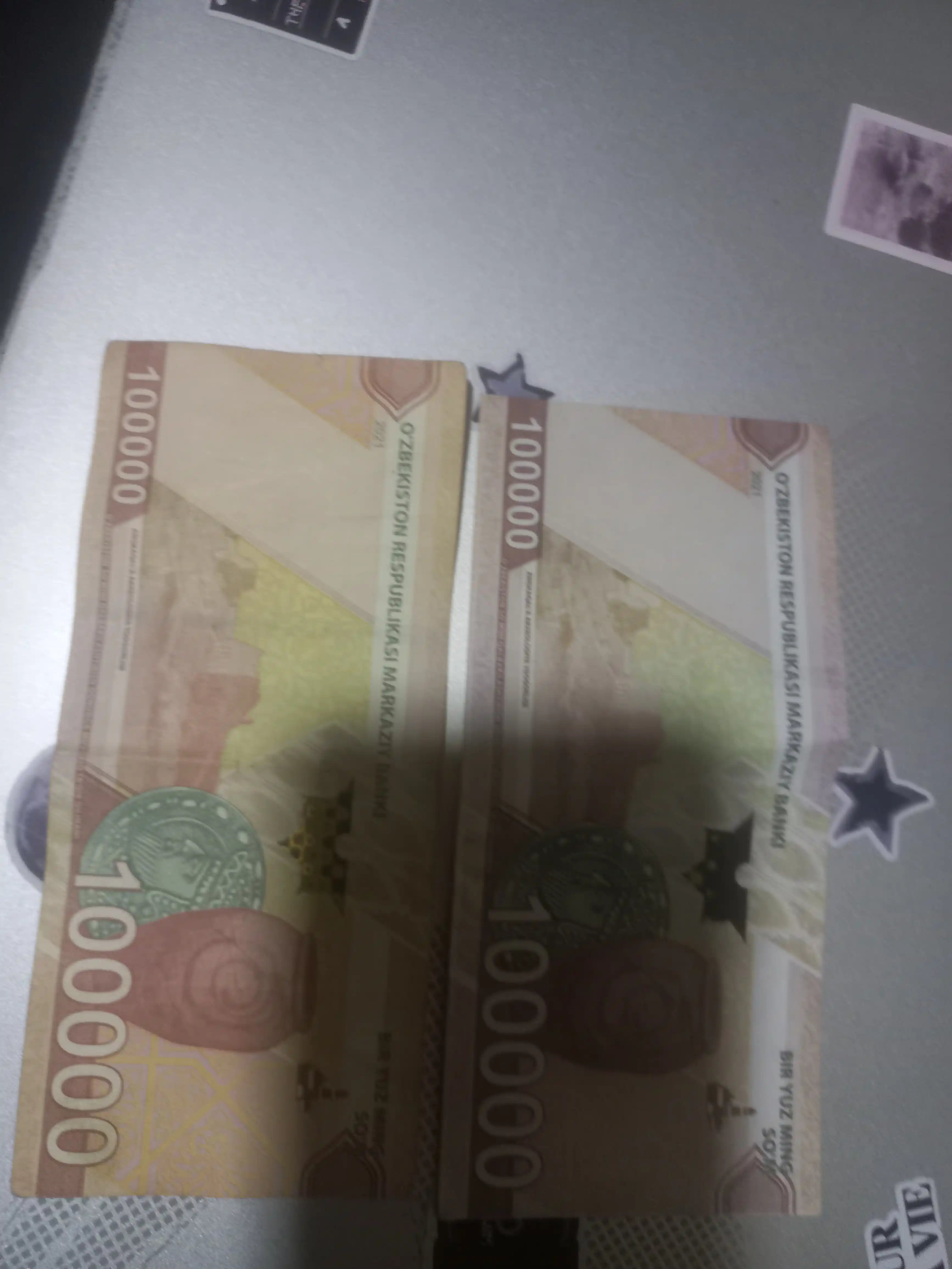 Suvenir pullar, so‘m kupyuralari, 50 ming, 100 ming, 200 ming