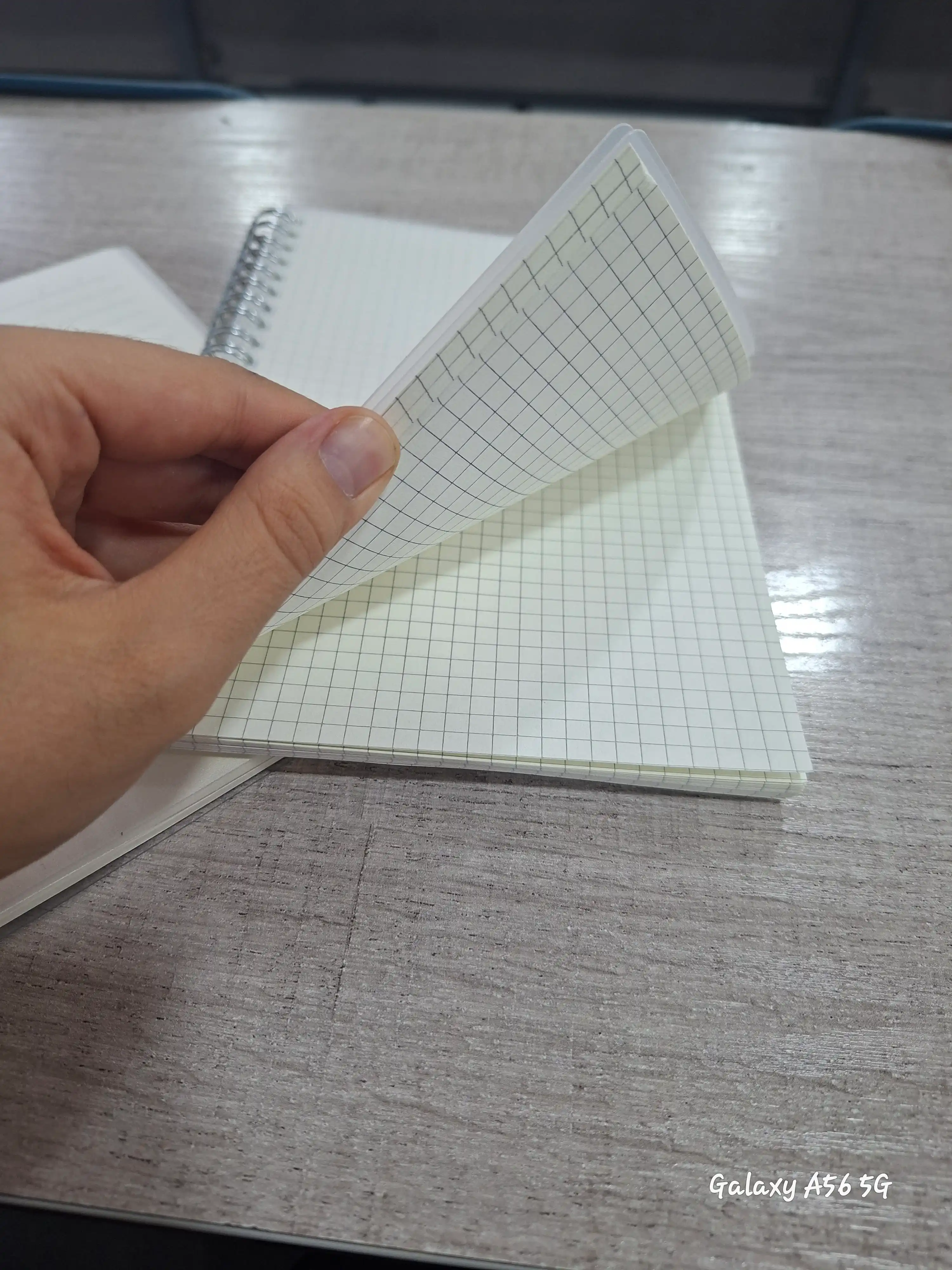 Shaffof muqovali A5 formatli bloknot