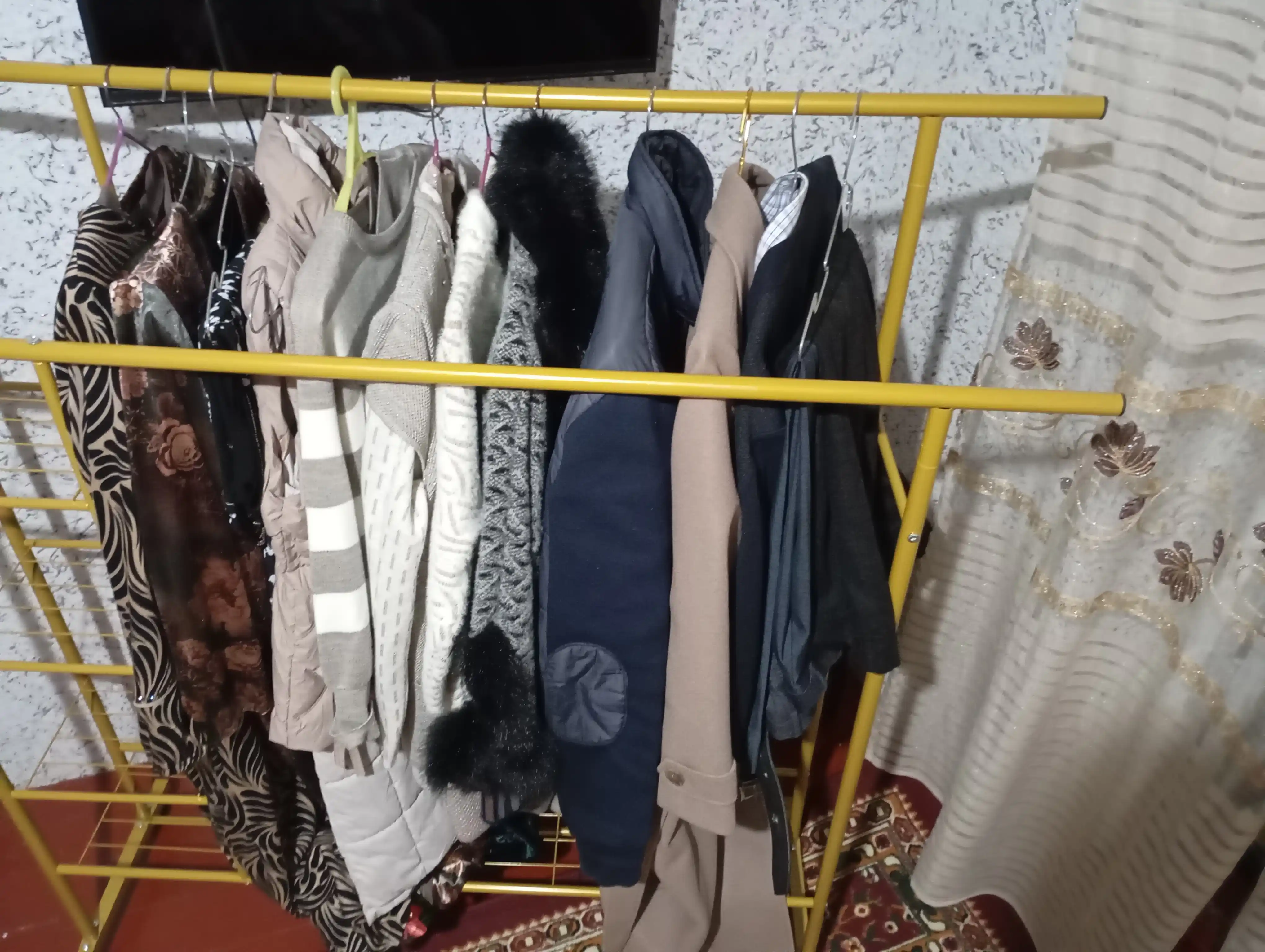 Вешалка для одежды, открытый шкаф, напольная, до 150 кг