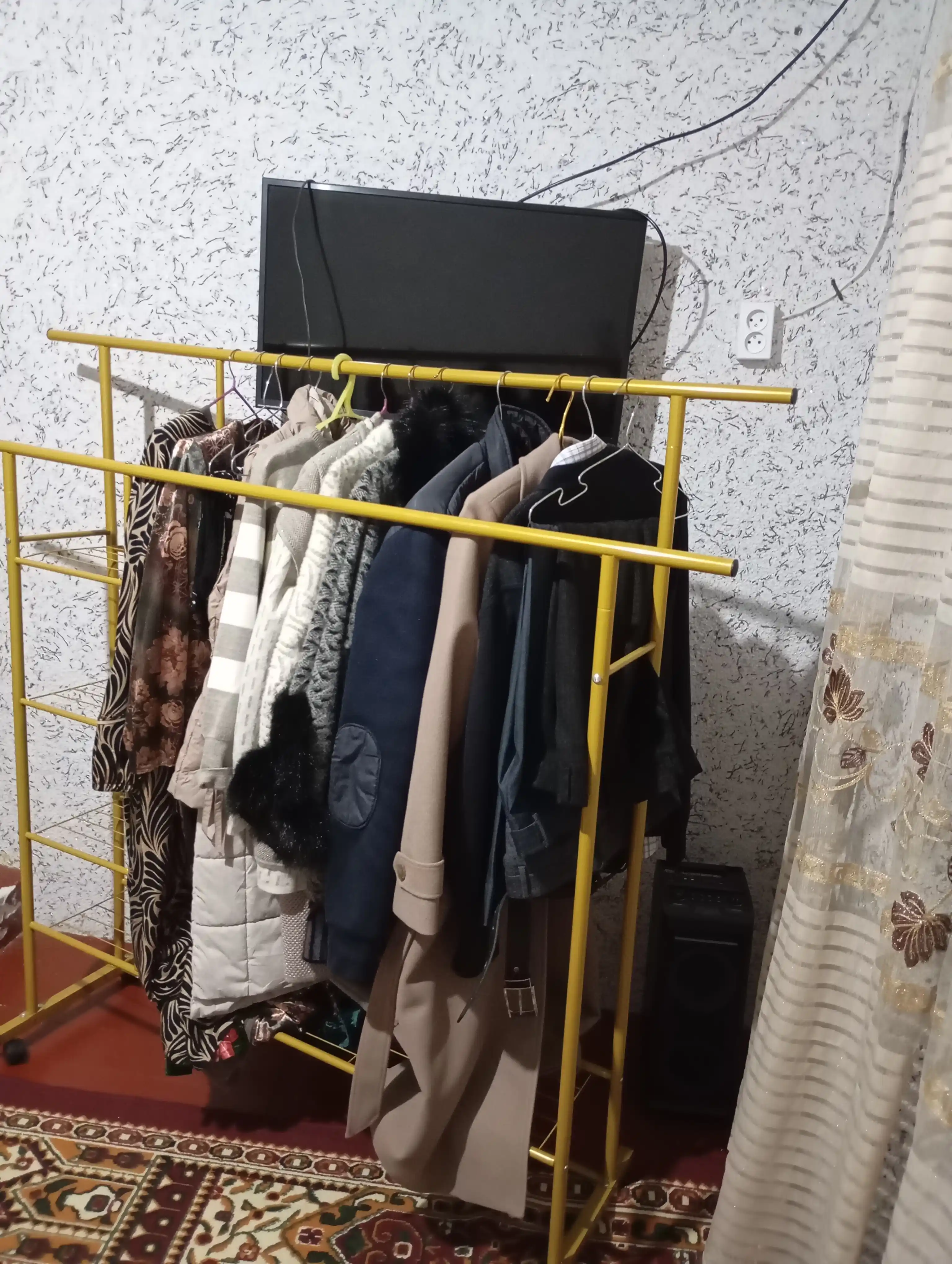 Вешалка для одежды, открытый шкаф, напольная, до 150 кг