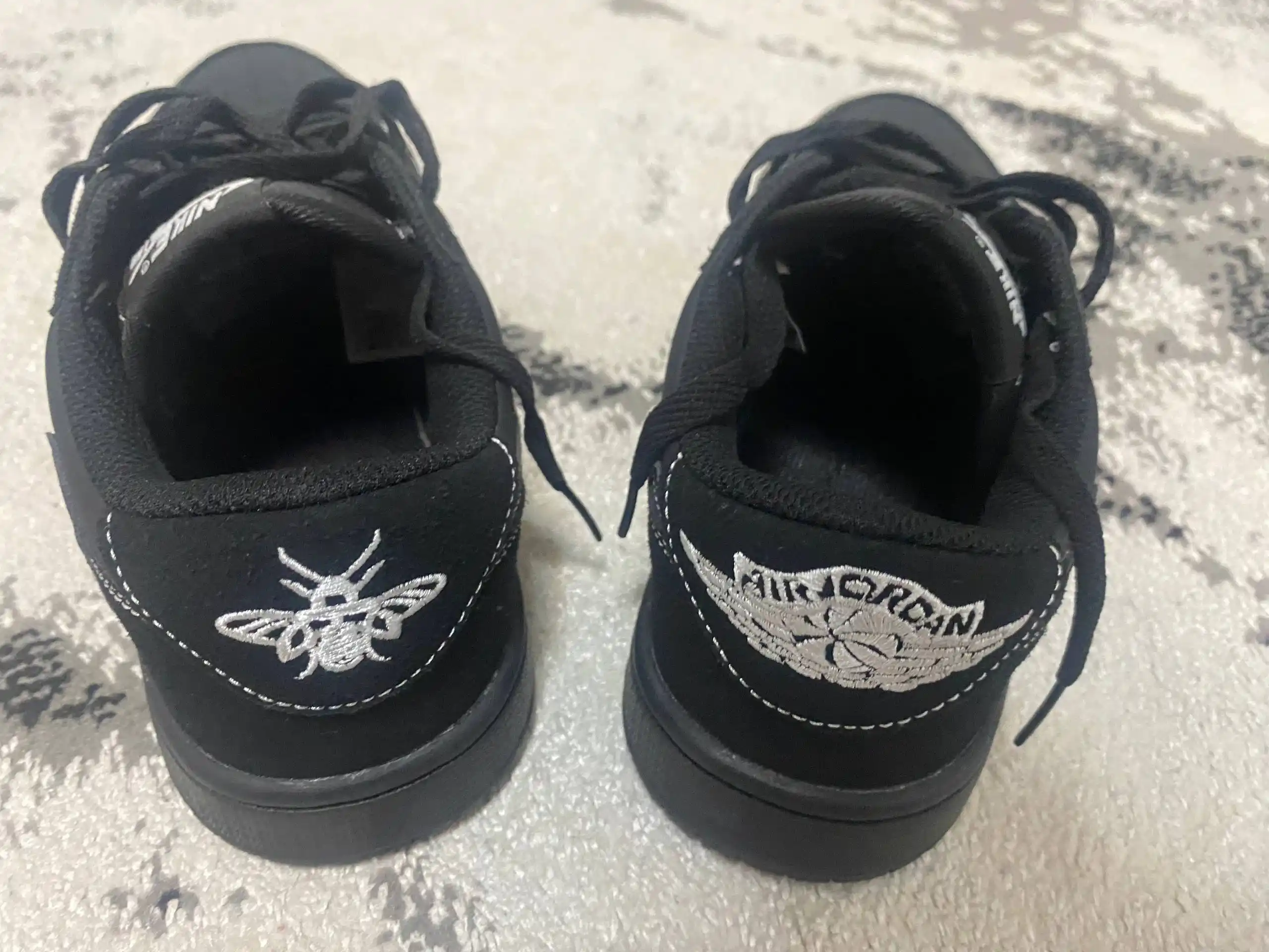 Erkaklar va ayollar uchun Nike Jordan ( 1 o'lcham katta olish tavsiya qilinadi)