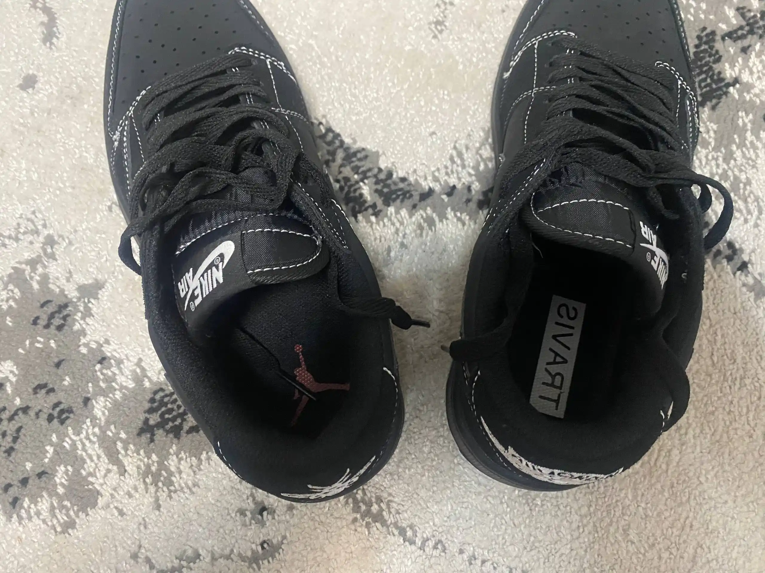 Erkaklar va ayollar uchun Nike Jordan ( 1 o'lcham katta olish tavsiya qilinadi)