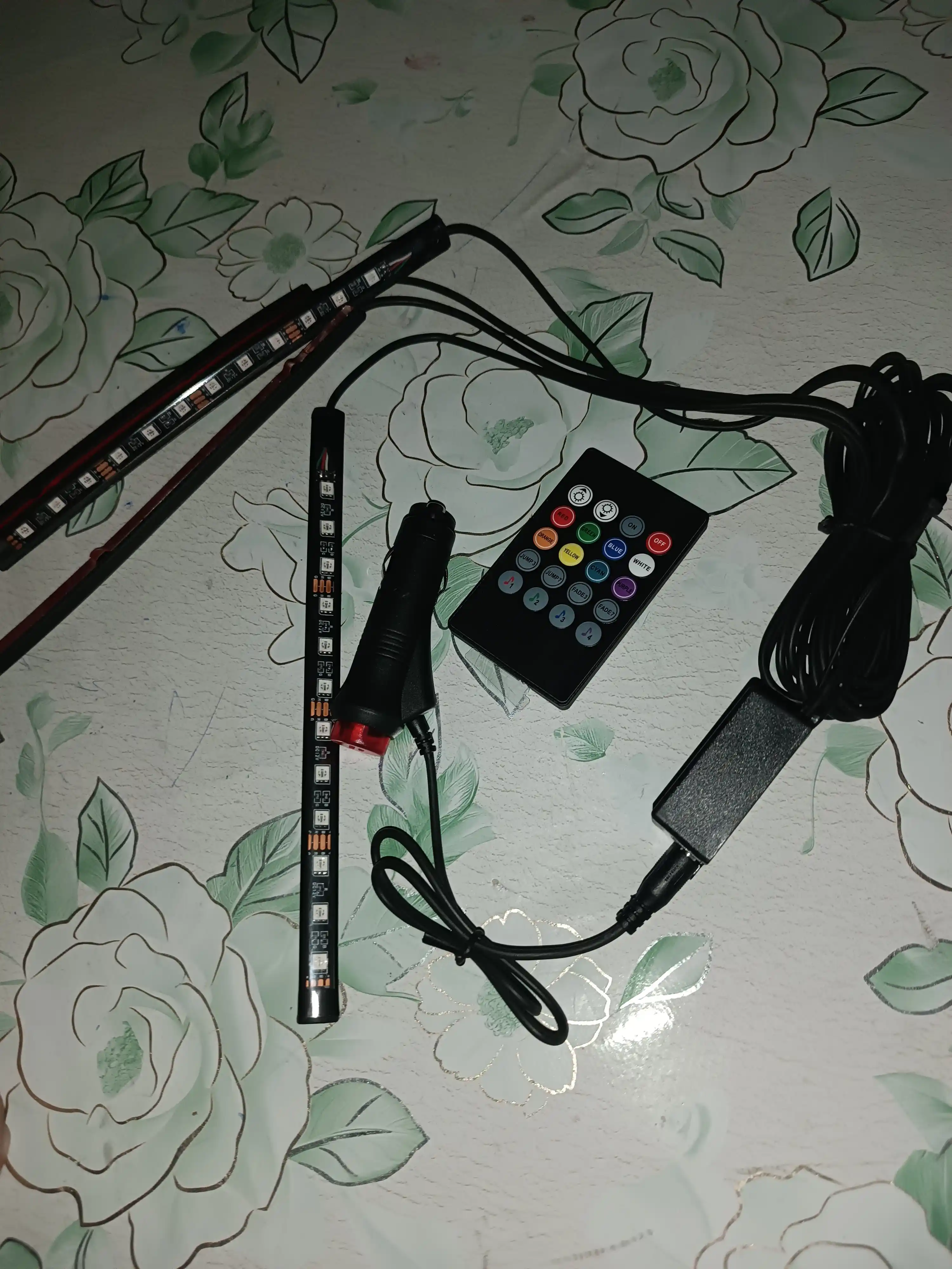 Avto LED Salon Yoritgich – 16 mln rangli musiqaga moslashuvchi chiroqlar