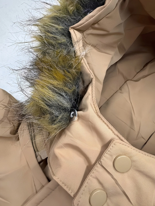 O‘g‘il bolalar uchun qishki issiq kurtka-parka, mo‘ynali kapushonli