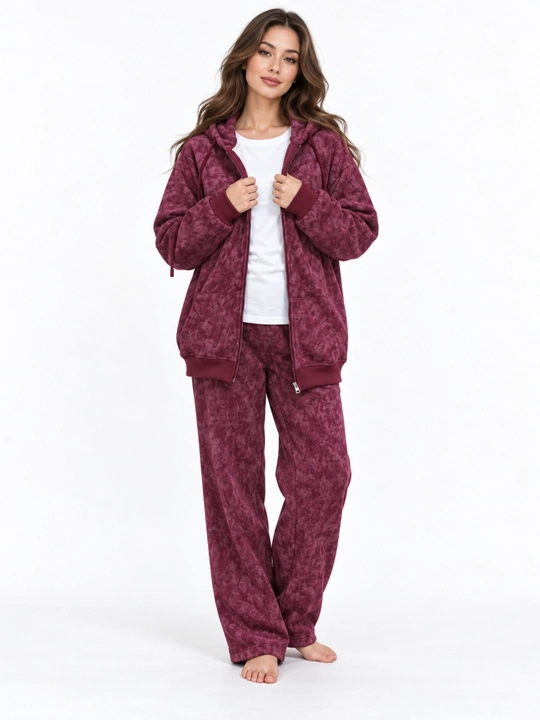 Ayollar sport kostyumi, kapyushonli va zamokli kofta, keng shim, 3 qismli to‘plam