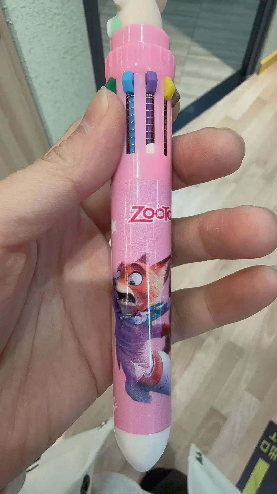 Zoopolis multqahramoni tasodifiy qahramoni bilan 10 ta 1 rangli sharikli ruchka
