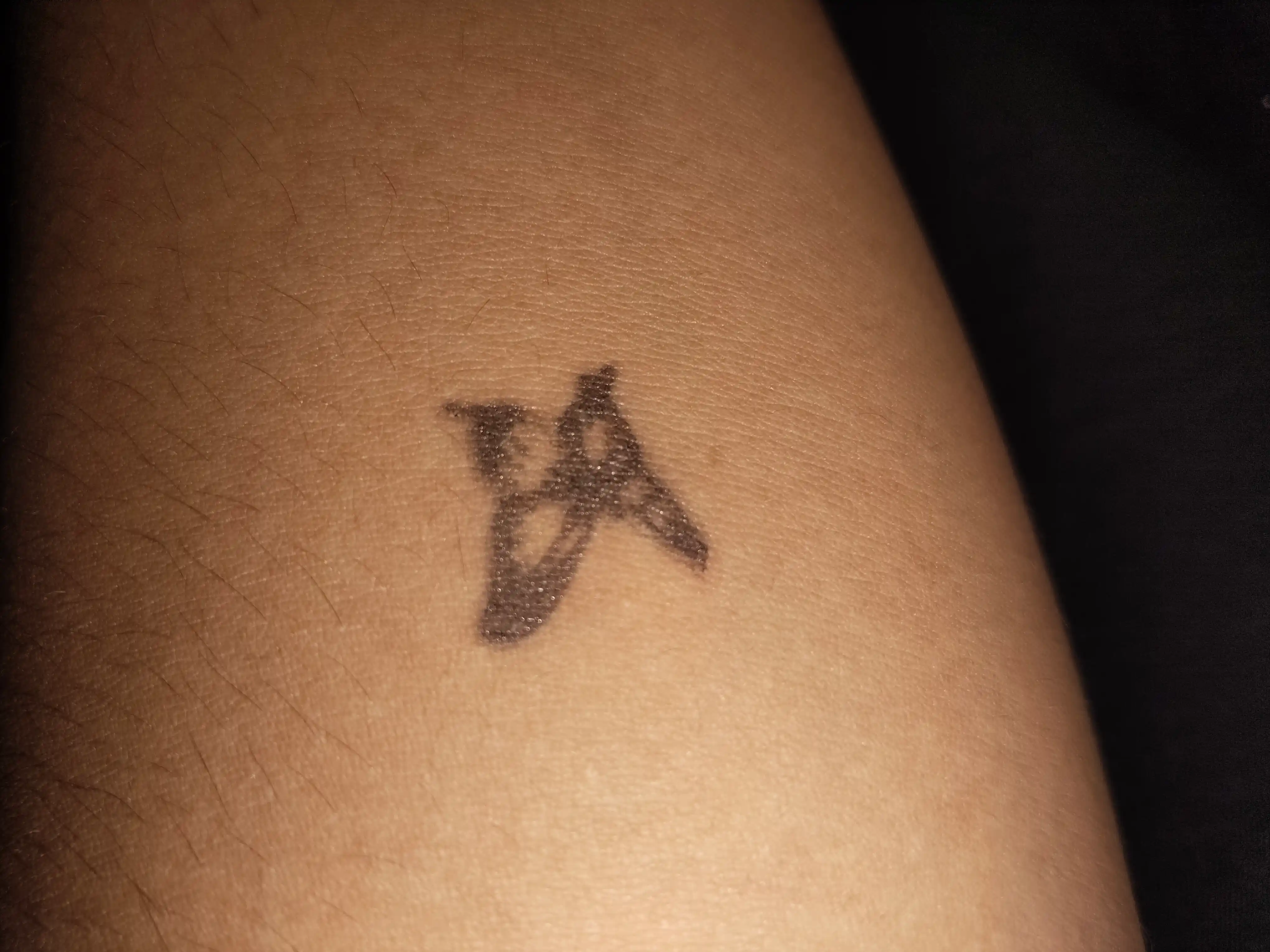 Tana uchun vaqtinchalik tatuirovkalar, stikerlar, tatu