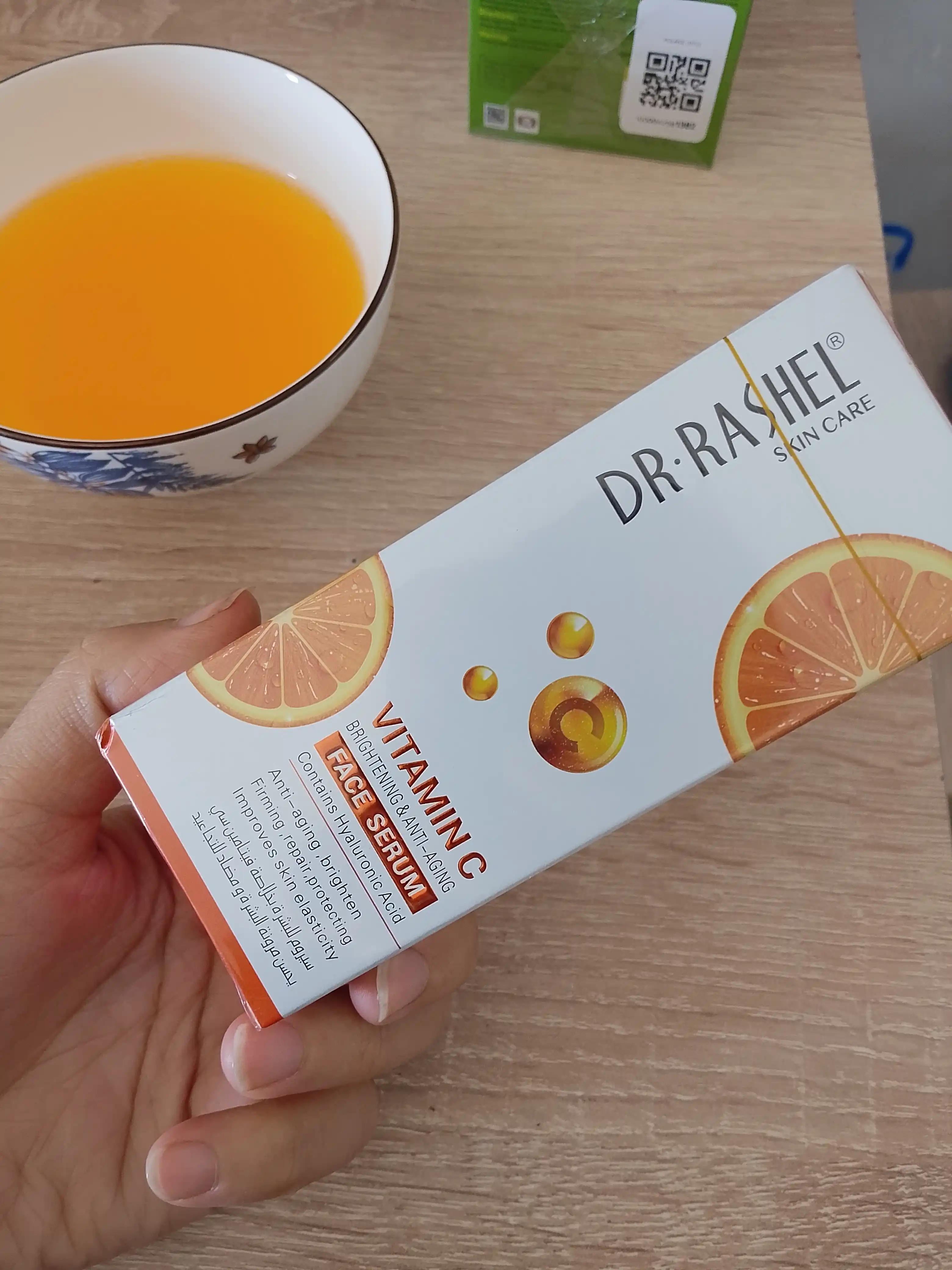 Teng rang yuz terisi uchun C vitaminli Dr. Rashel yorug‘lashtiruvchi serumi, 50 ml