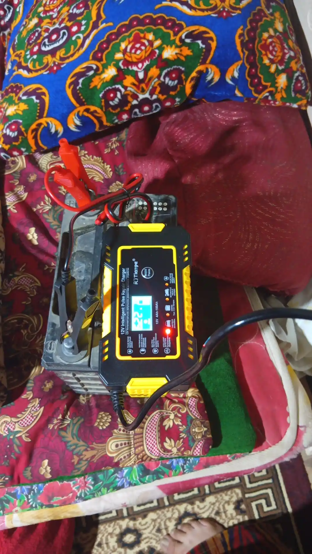 Зарядное устройство импульсное для авто аккумулятора 12V / 24V 2A-6A