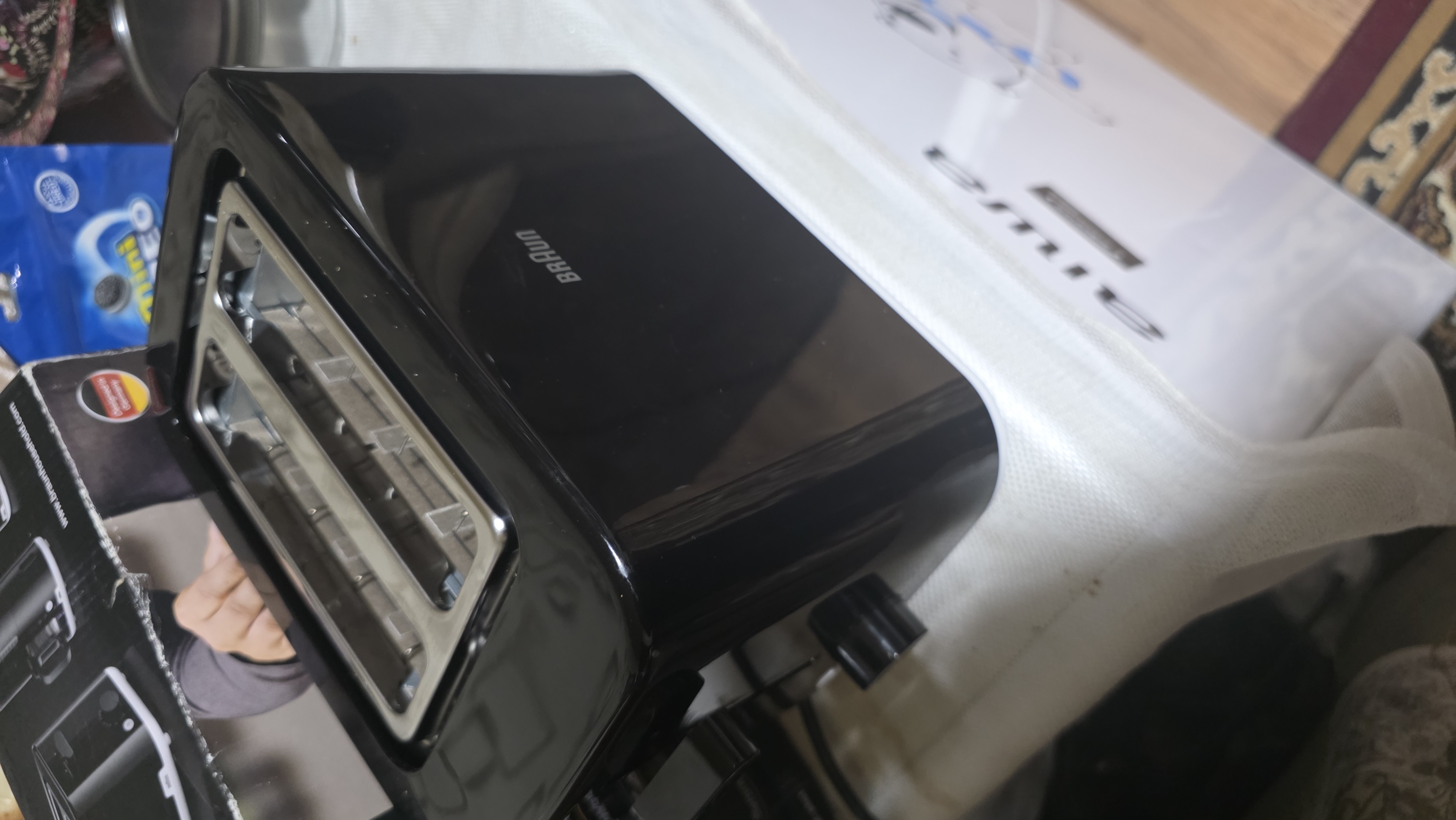 Braun HT1010BK TT toster, 2 tost, markazlash, isitish, muzdan tushirish, qoldiq patnis