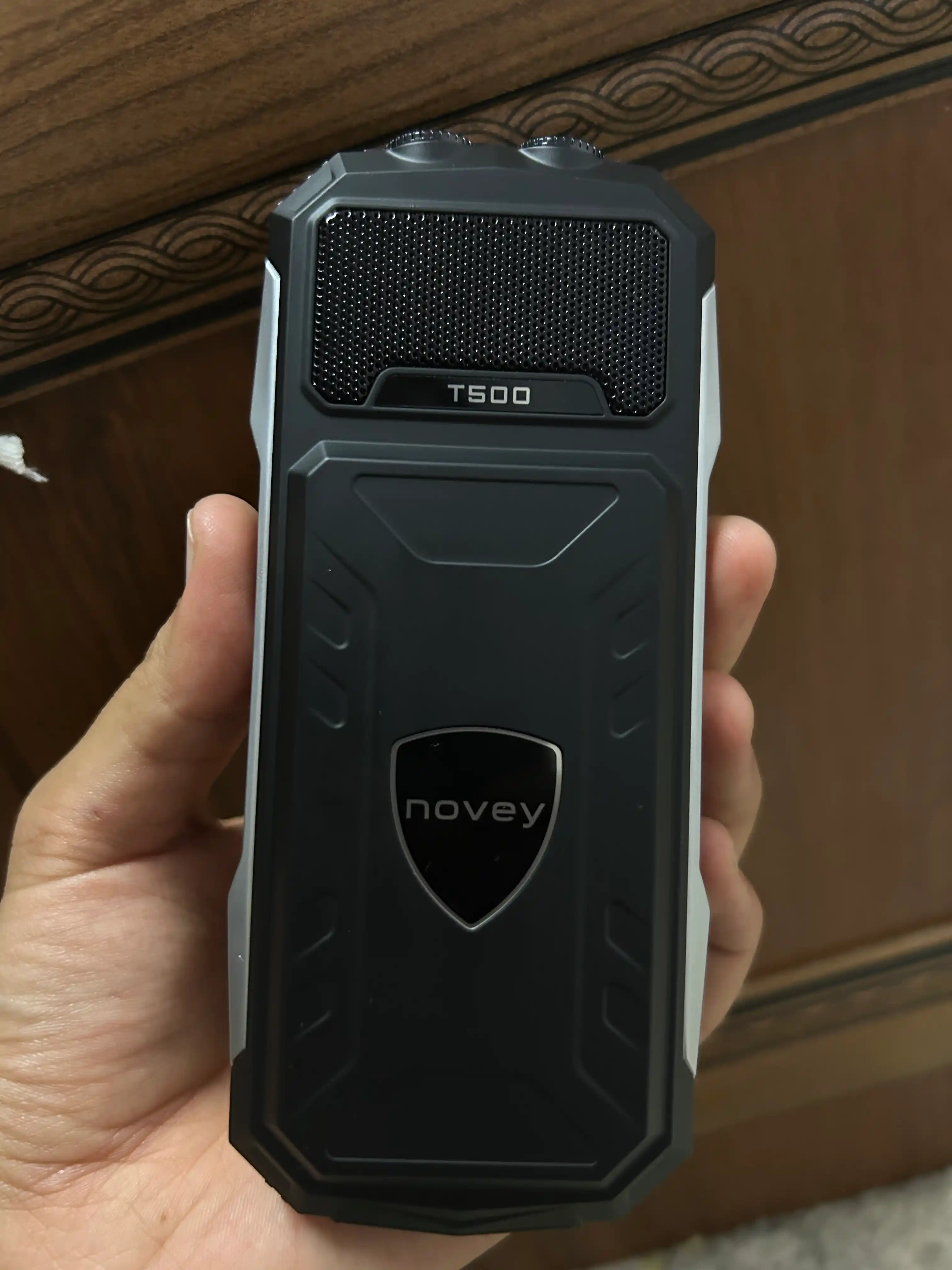 Knopkali telefon Novey T500 TANK, katta batareya 5000mAh