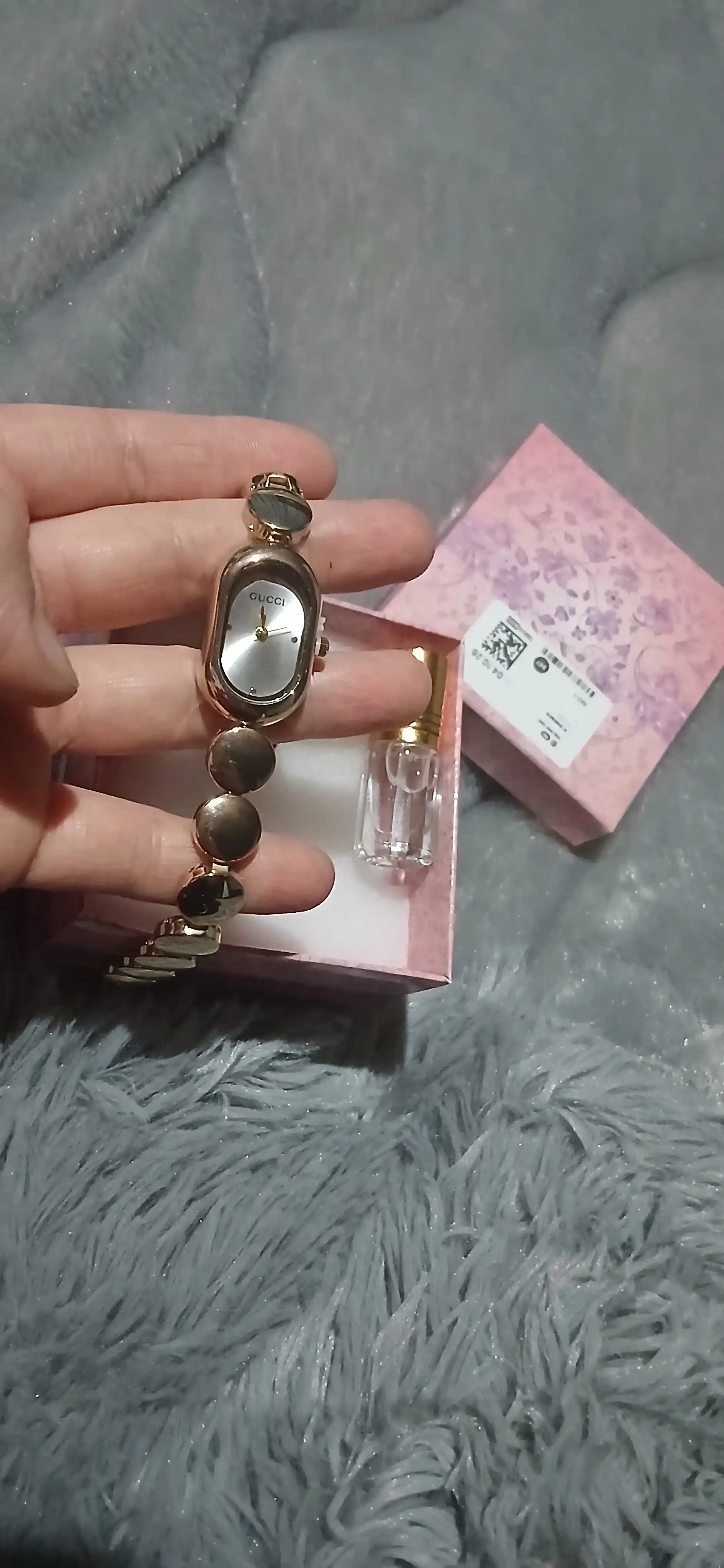 Qo'l soat ayollar uchun. Gucci ayollar qo'l soati, oval shaklda, kvars mexanizmlii