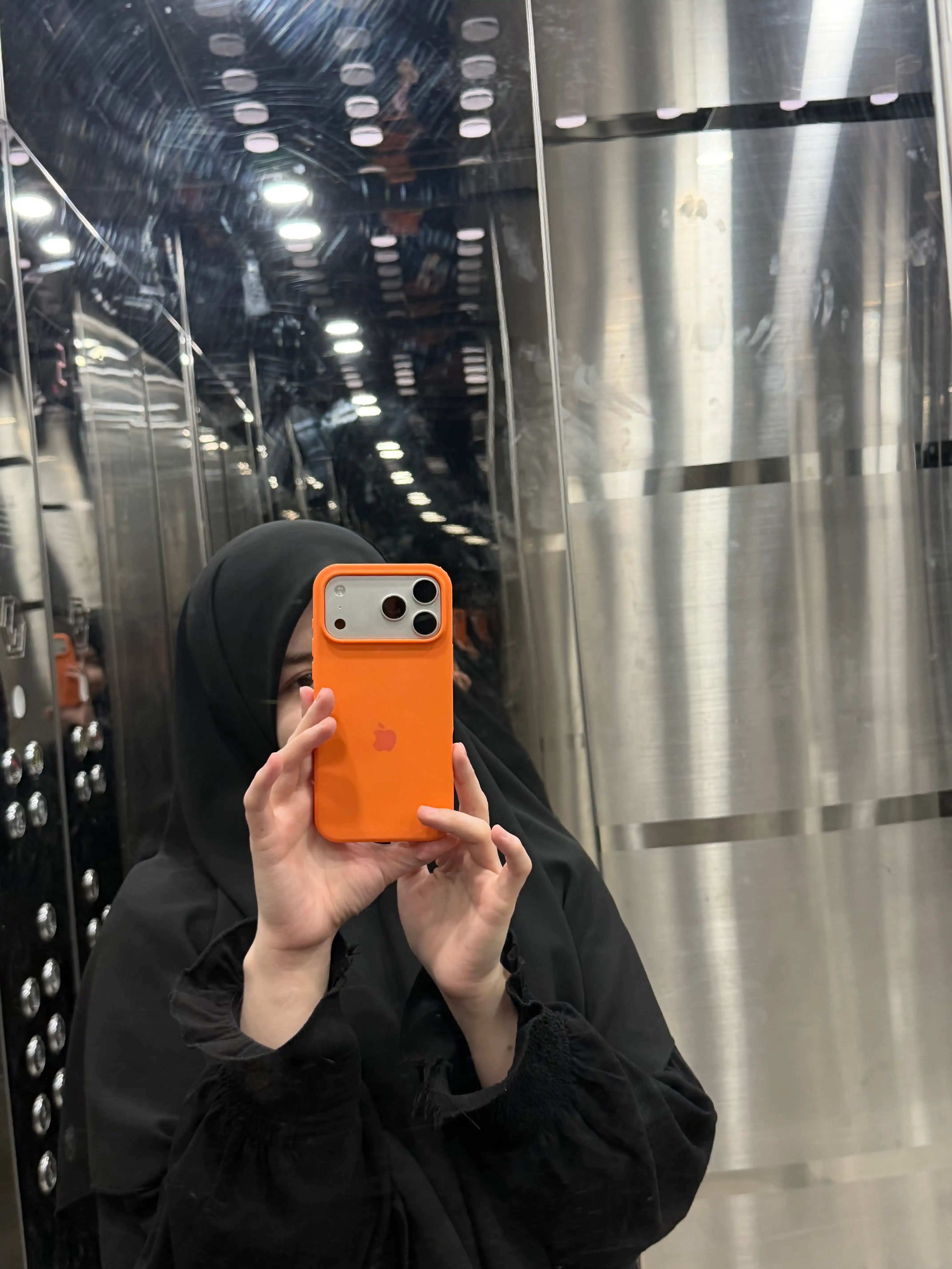 Силиконовый чехол с логотипом для iPhone 17 Pro Max/18 Pro Max бортик 1.5 мм