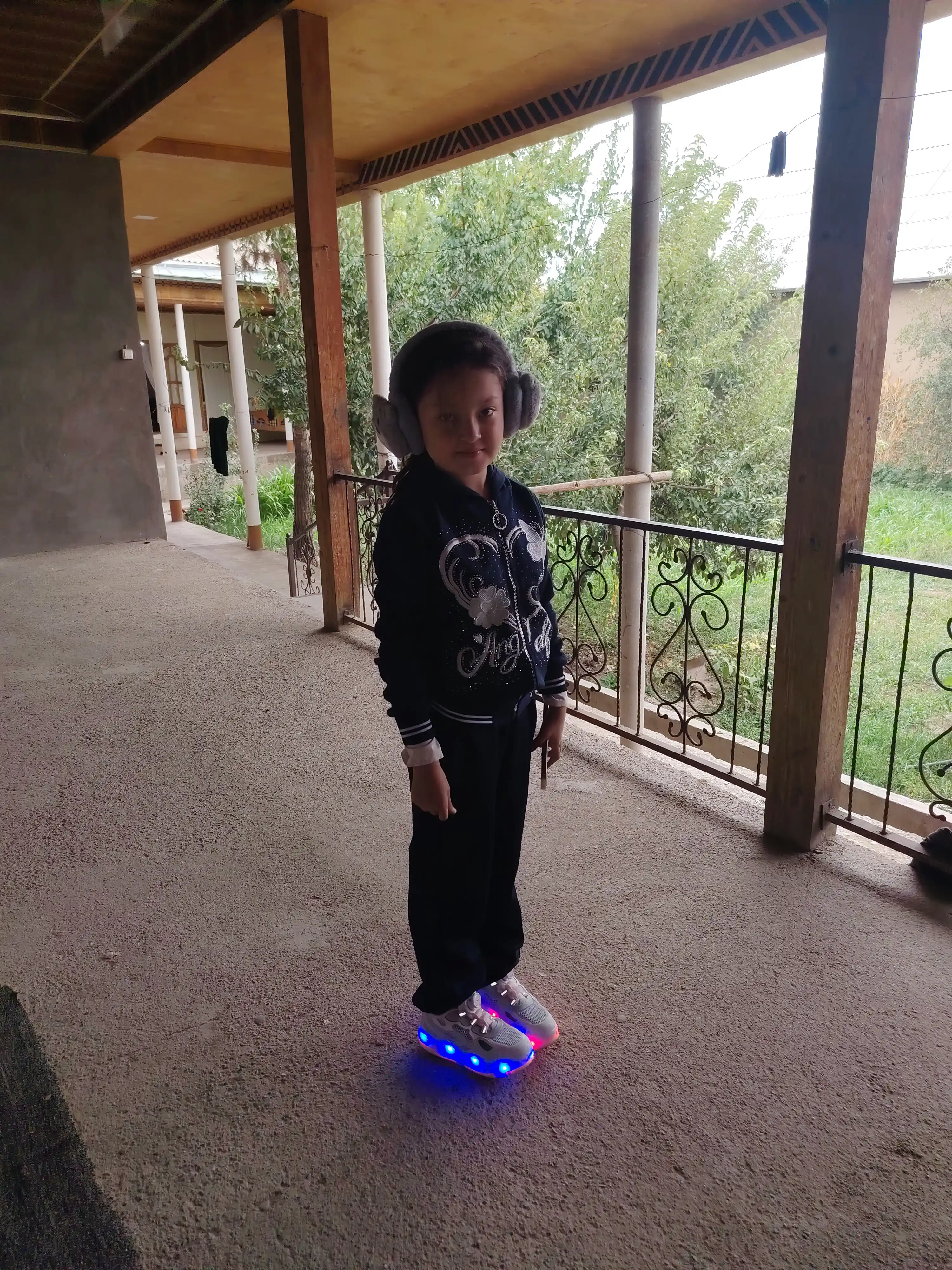 LED yoritgichli, yechiladigan g‘ildirakli rolikli krossovkalar bolalar uchun