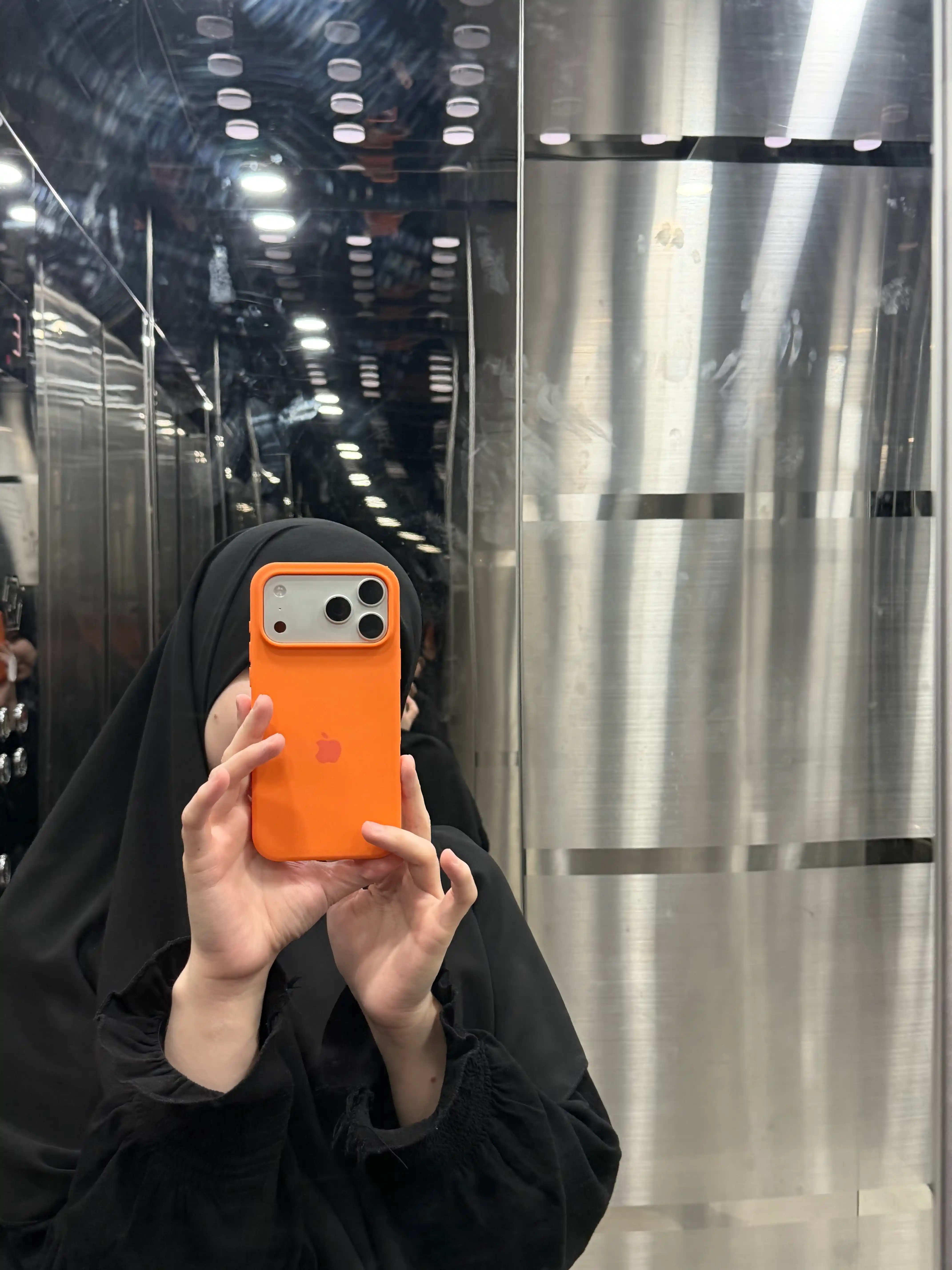 Силиконовый чехол с логотипом для iPhone 17 Pro Max/18 Pro Max бортик 1.5 мм