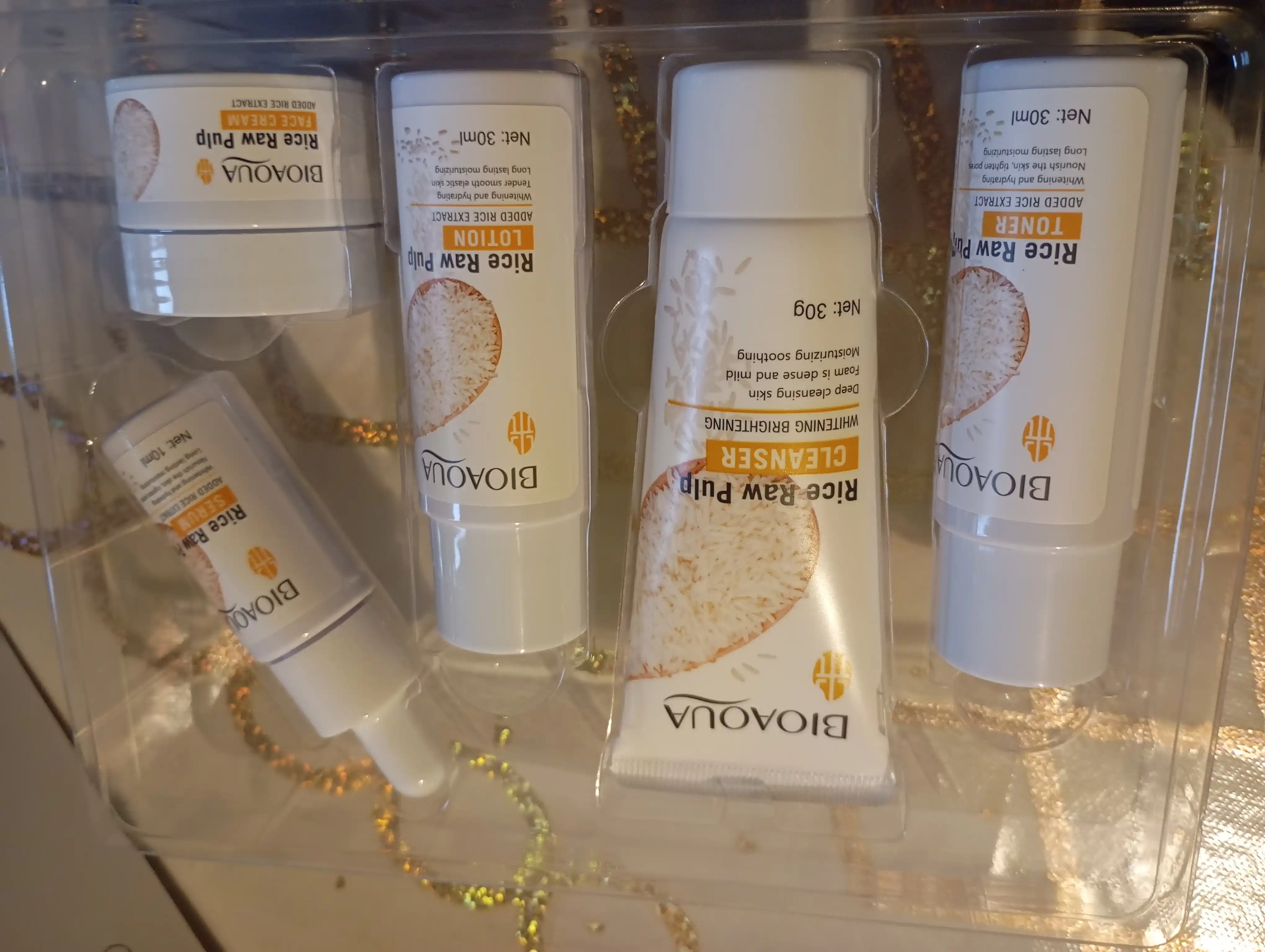 Gialuron kislotali, terini yoshartirish uchun BIOAQUA kosmetik sovg‘a to‘plami