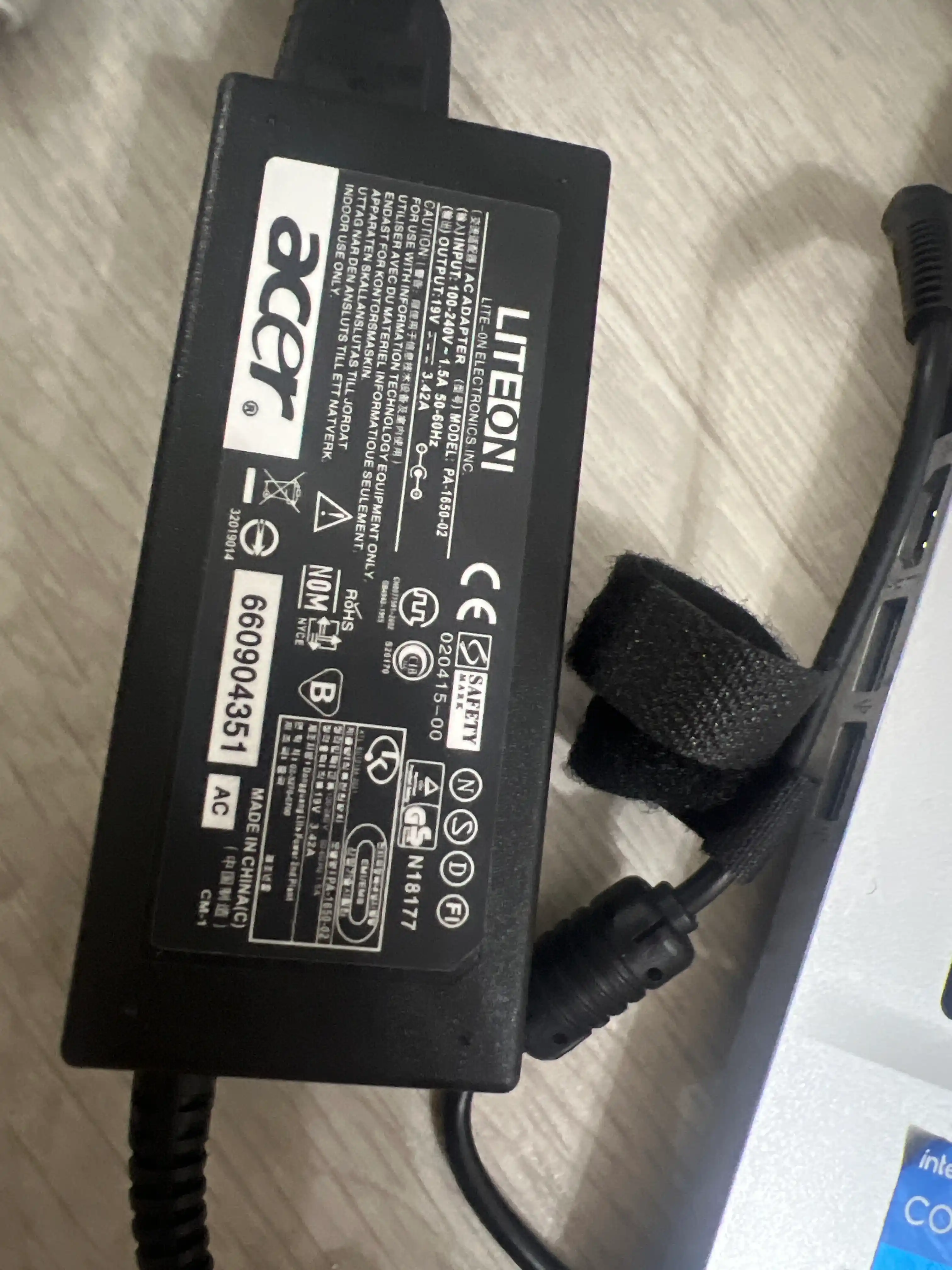 Зарядка для ноутбука Acer 19V 3.42A 65W, блок питания, маленький конец