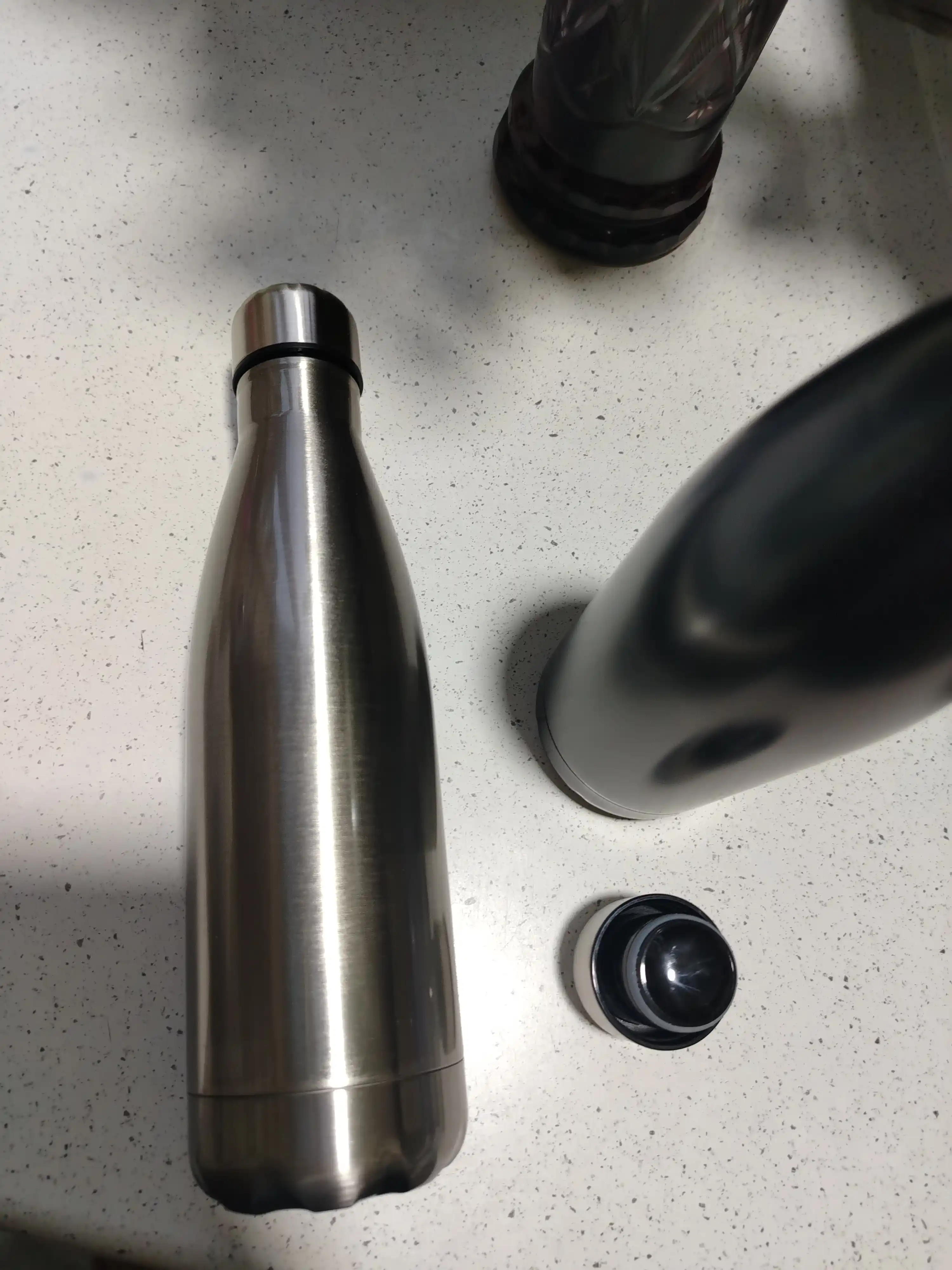 500 ml va 750 ml zanglamaydigan po‘latdan termos idish - Issiq va sovuqni 12 soat saqlaydi