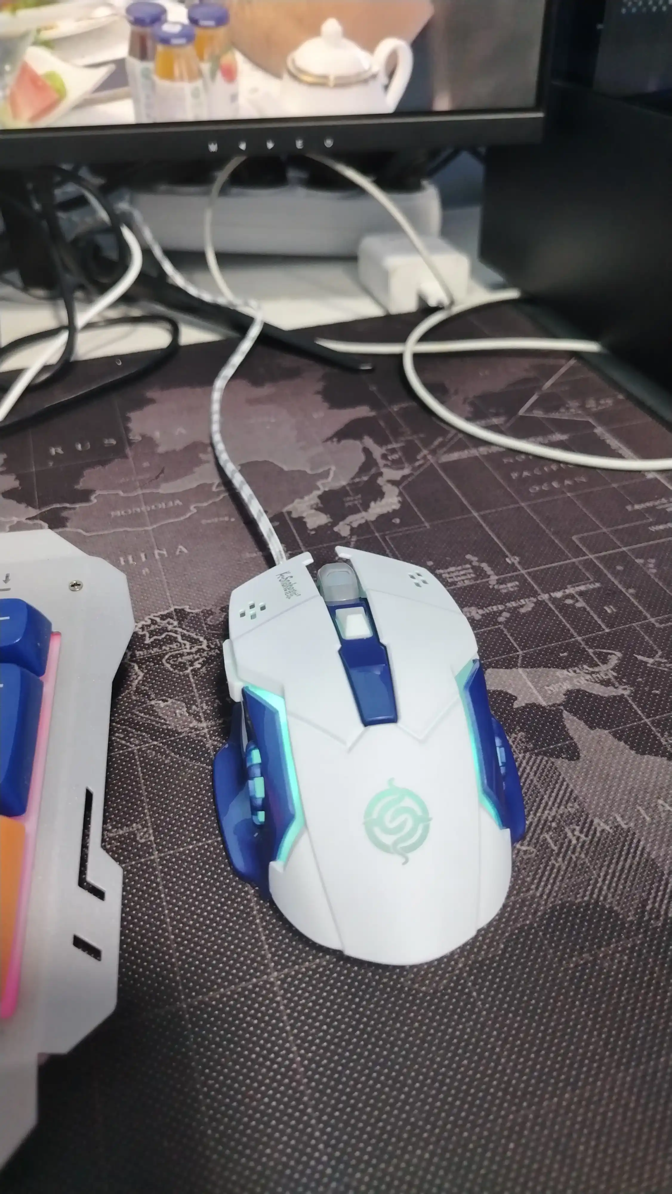 O'yin klaviaturasi simli , 104 tugmali, RGB yoritgichli+sichqoncha