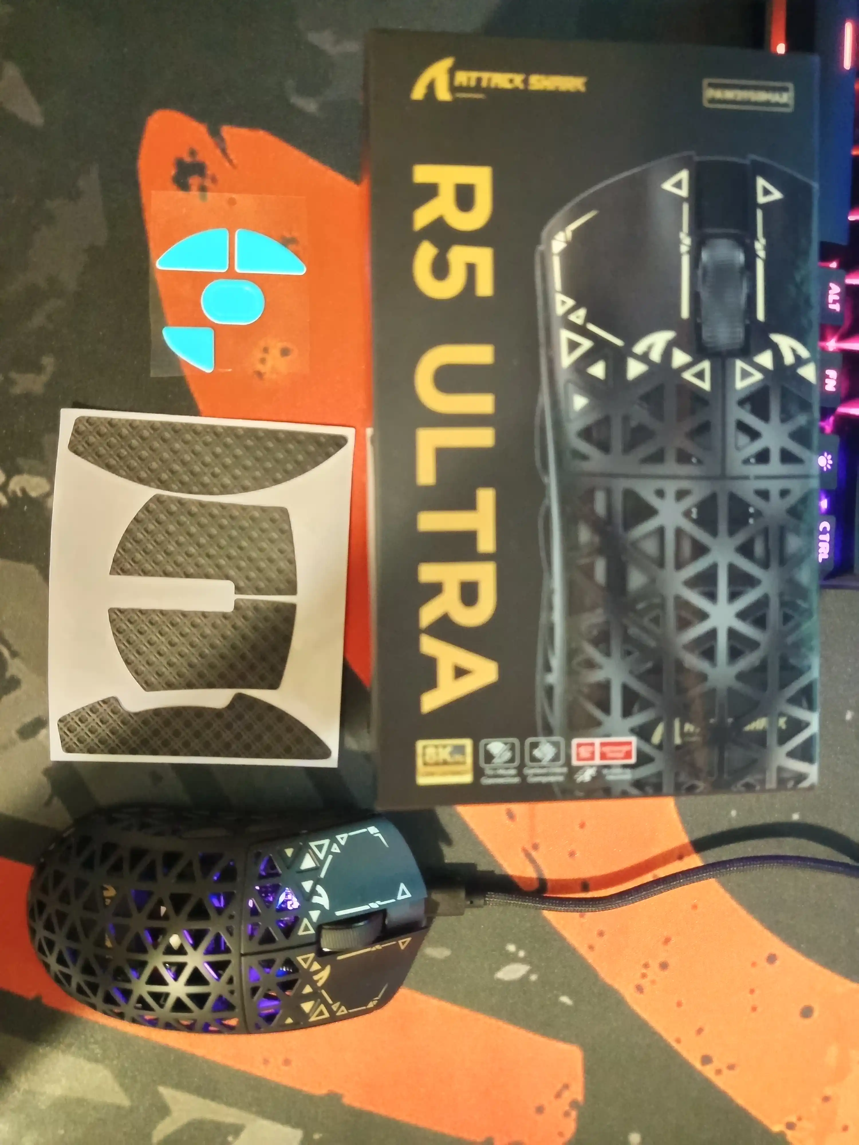 Игровая мышь ATTACK SHARK R5 Ultra Carbon Fiber Wireless 8K PAW3950MAX