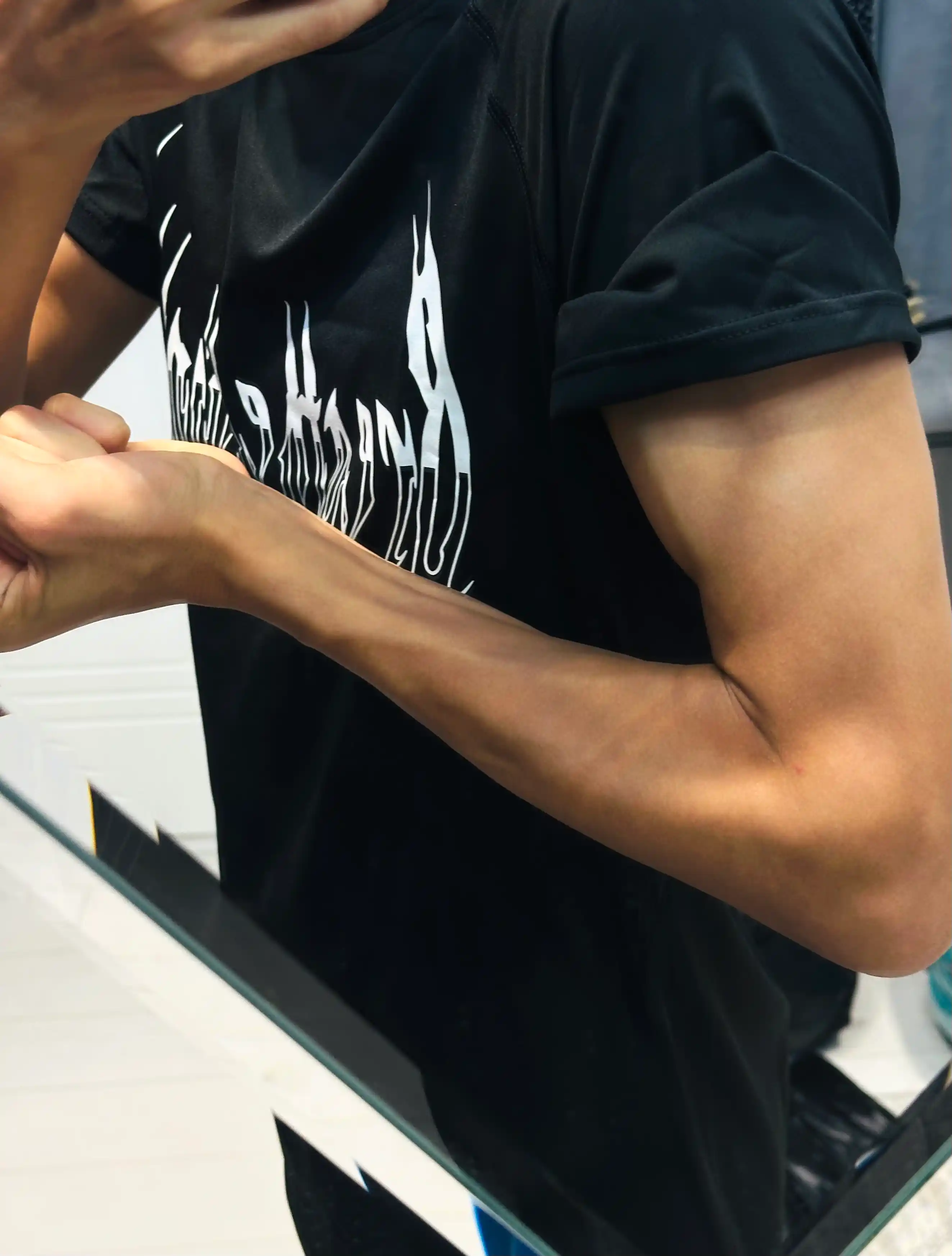 Erkaklar uchun mashg‘ulotlar, fitnes va yakkakurashlar uchun sport, kompression rashgard