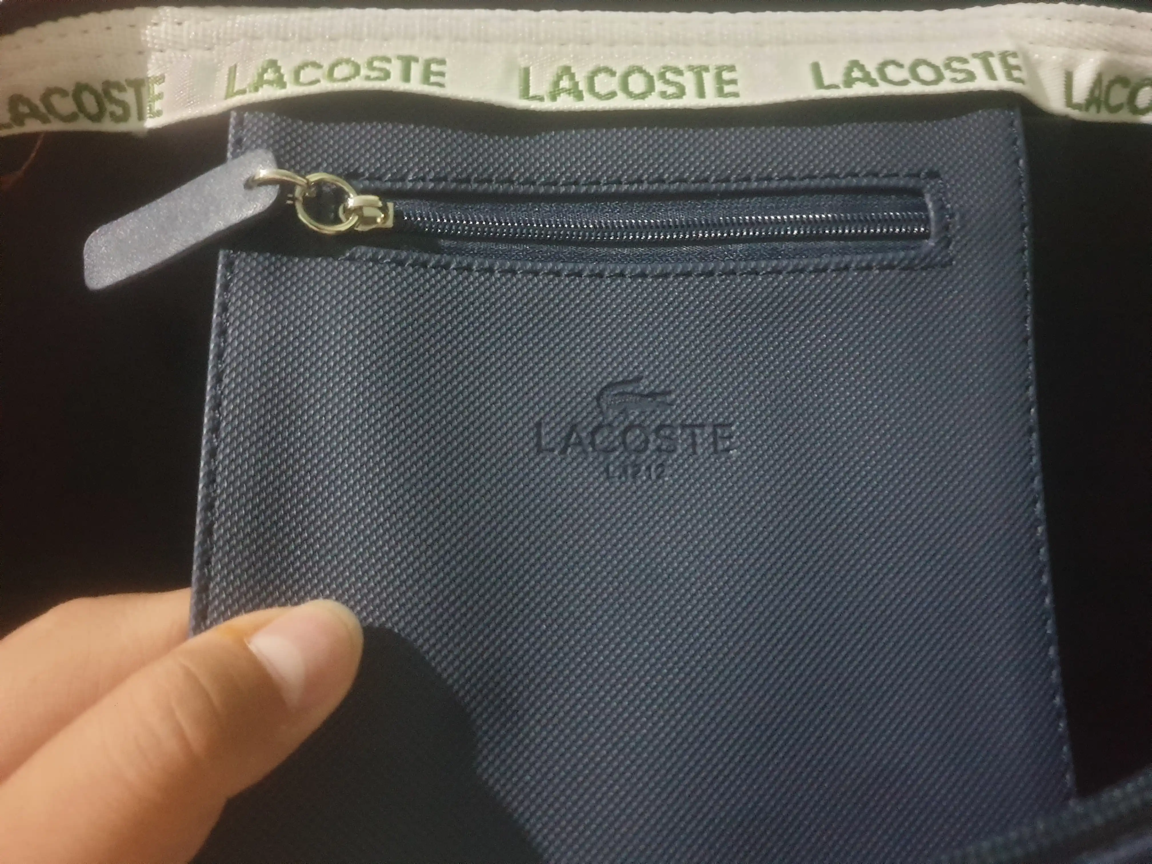 Ayollar uchun sumka Lacoste uslubida