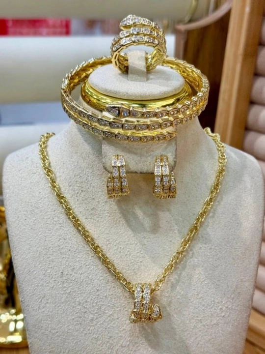 Ayollar bijuteriya toʻplami