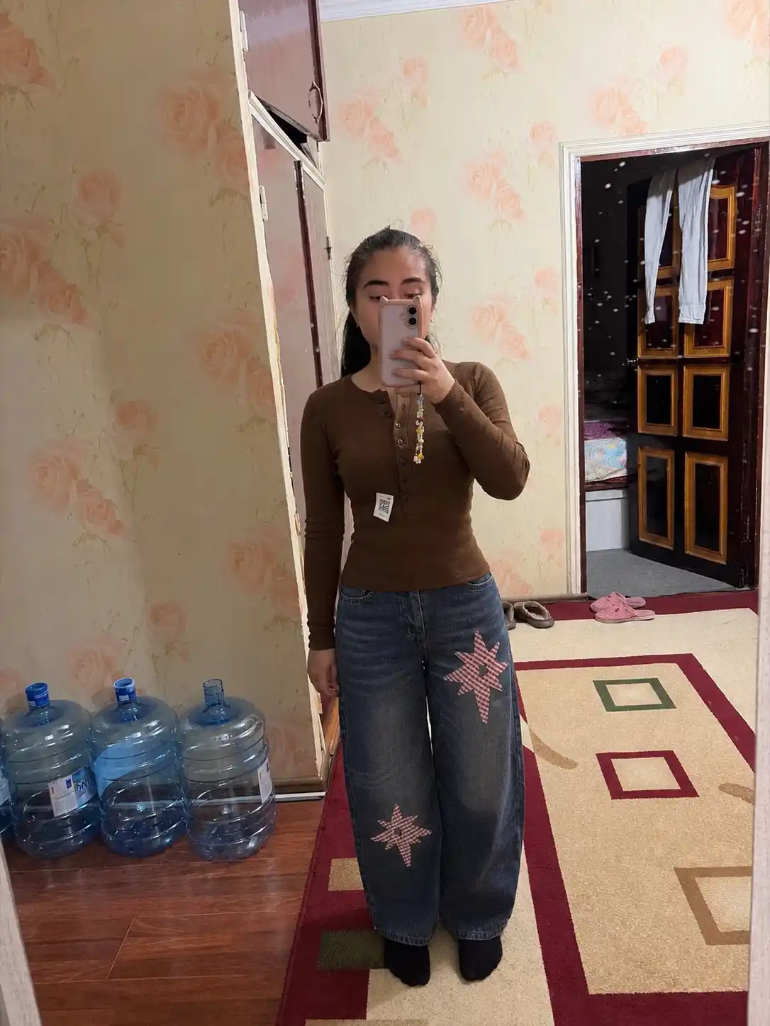 Uzun yengli, tugmali ustki kiyim