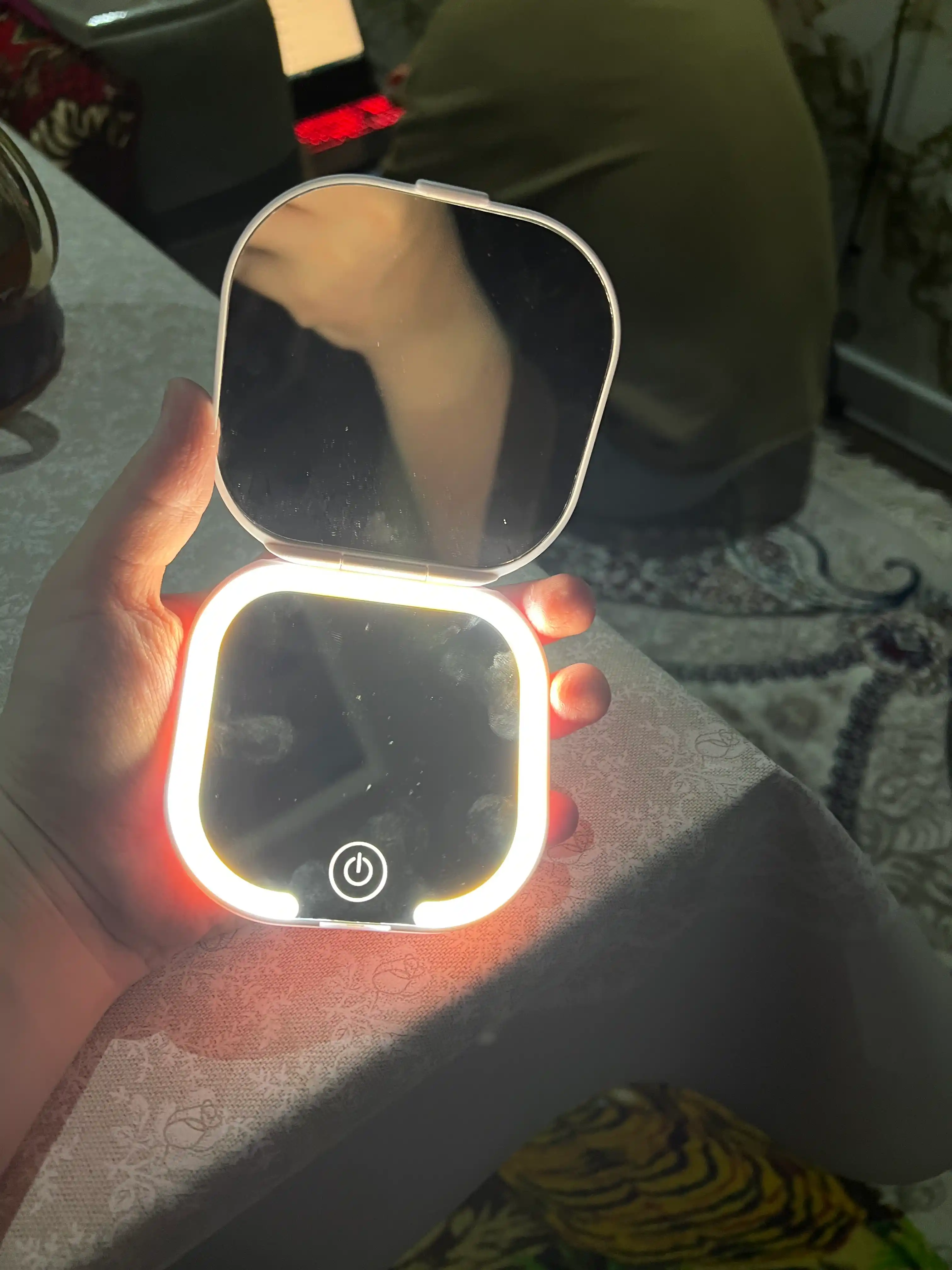 LED yoritgichli buk kosmetik o'ynacha, USB zaryadlovchi, 3 ta yoritish rejimi