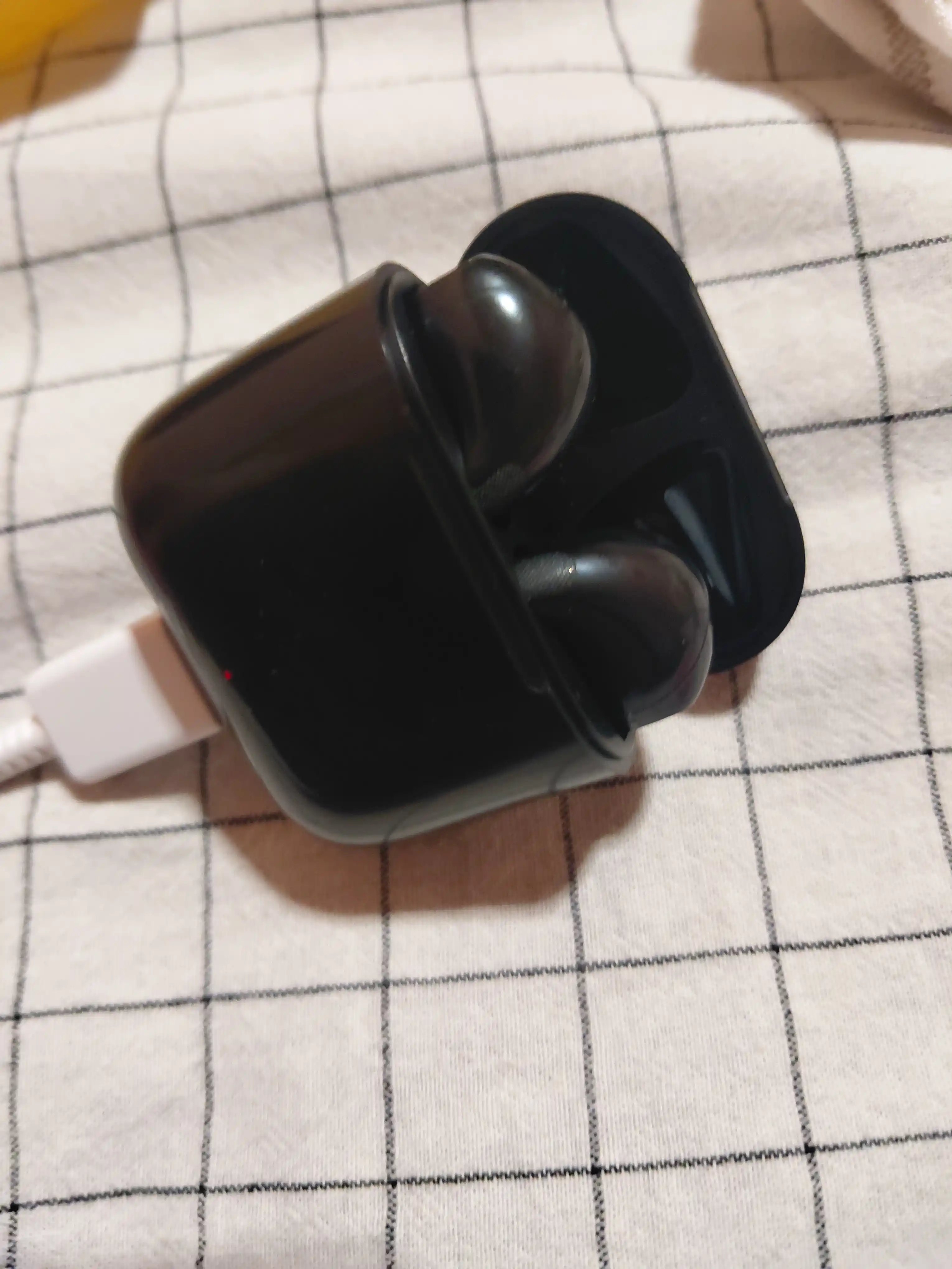 Pods Pro 5 va Pods Pro 6 simsiz quloqliklari