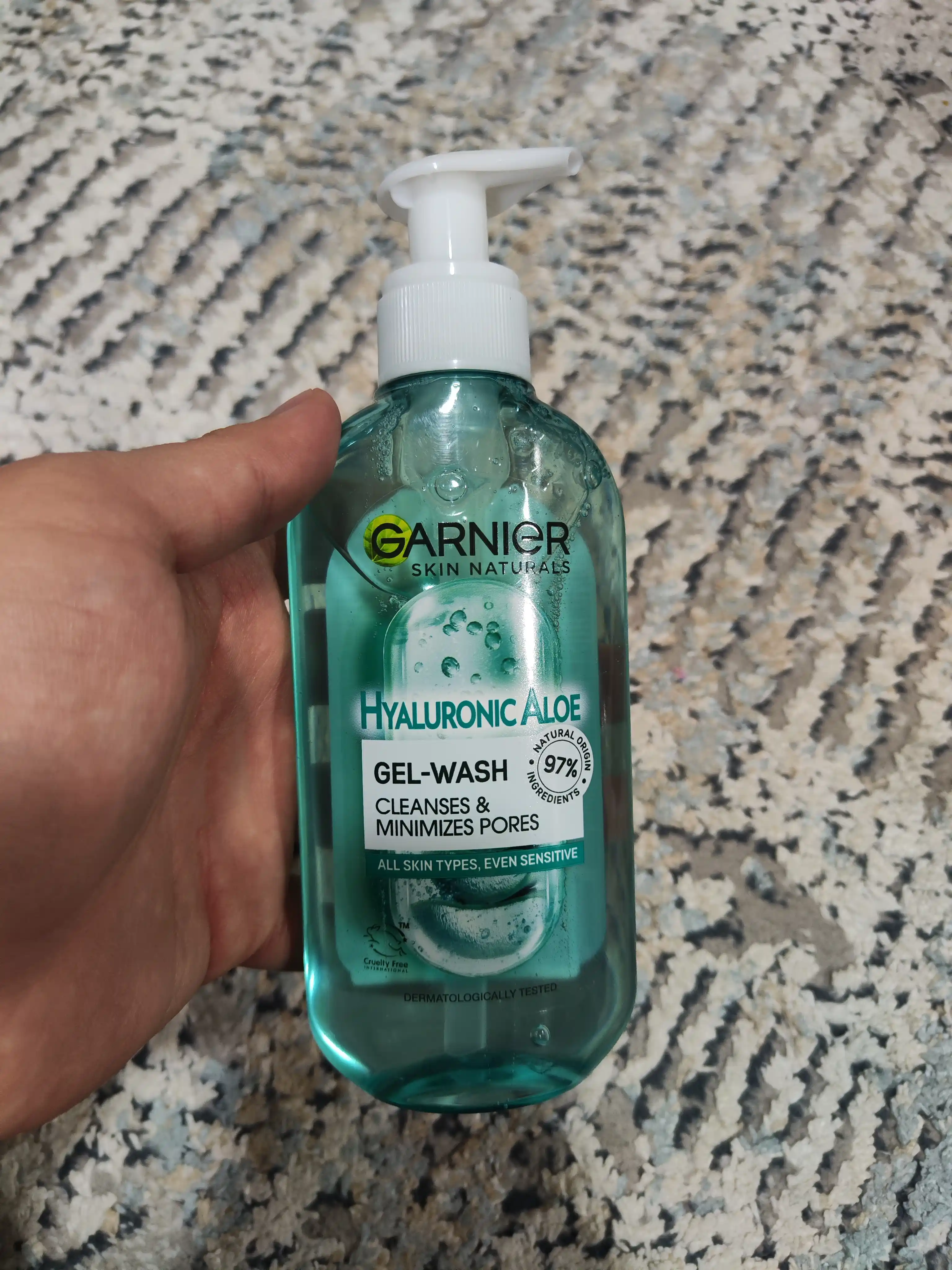 Гель - пенка для умывания Garnier Skin Naturals, гиалуроновый алоэ, 200 мл