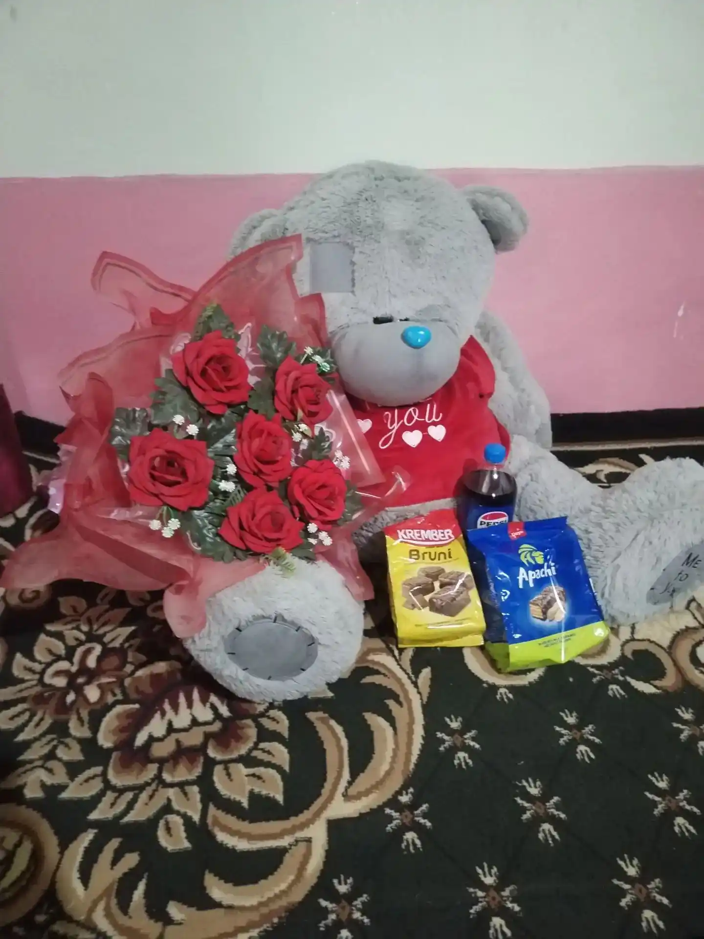 Yumshoq o‘yinchoq Teddi ayig‘i