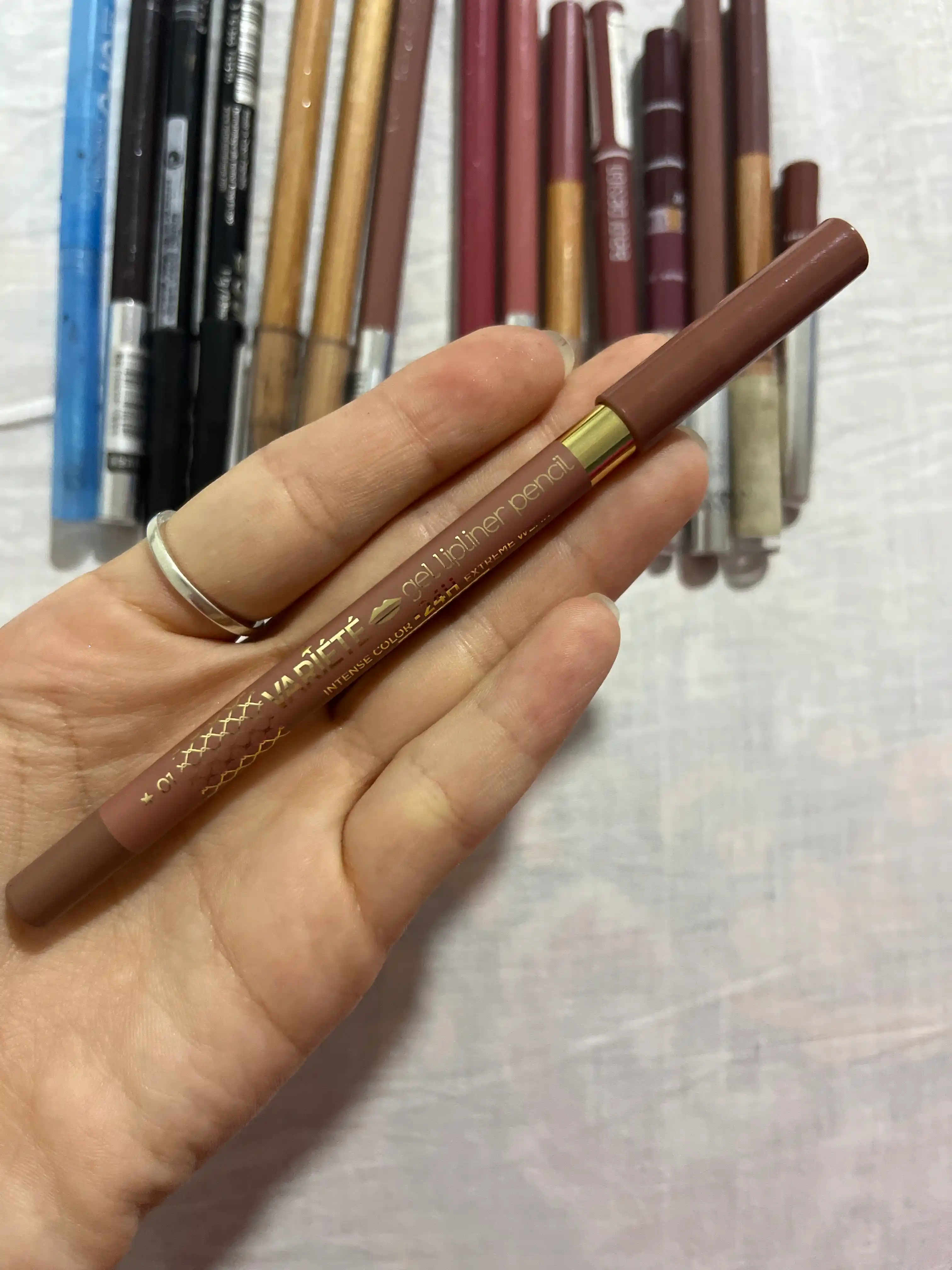 Eveline Variete Gel Lipliner Pencil №01 Nude suvga chidamli gel lab qalam