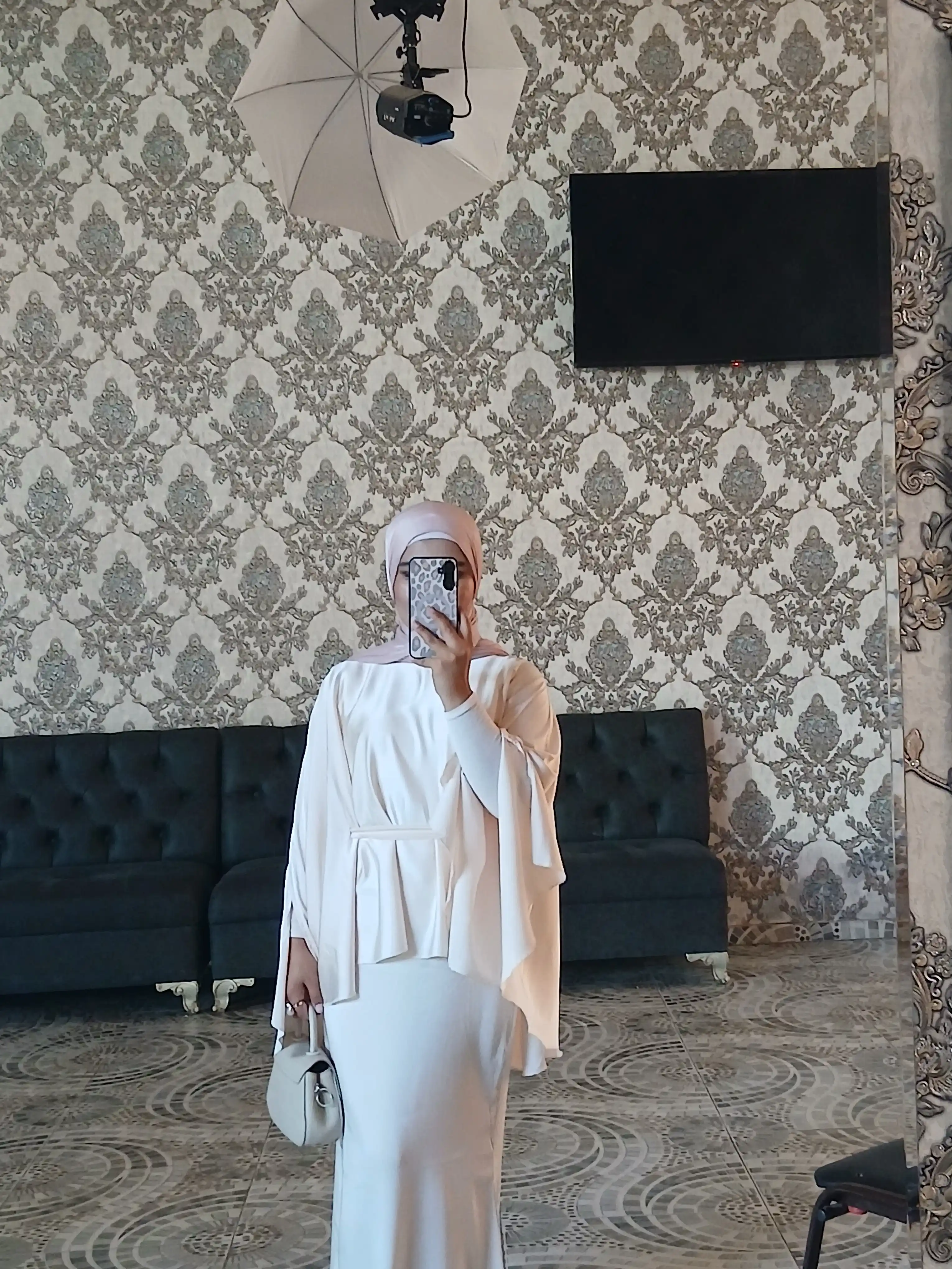 Kofta va yubka to‘plami, Armani Silk mato. Standart razmer. Ayollar uchun komplekt