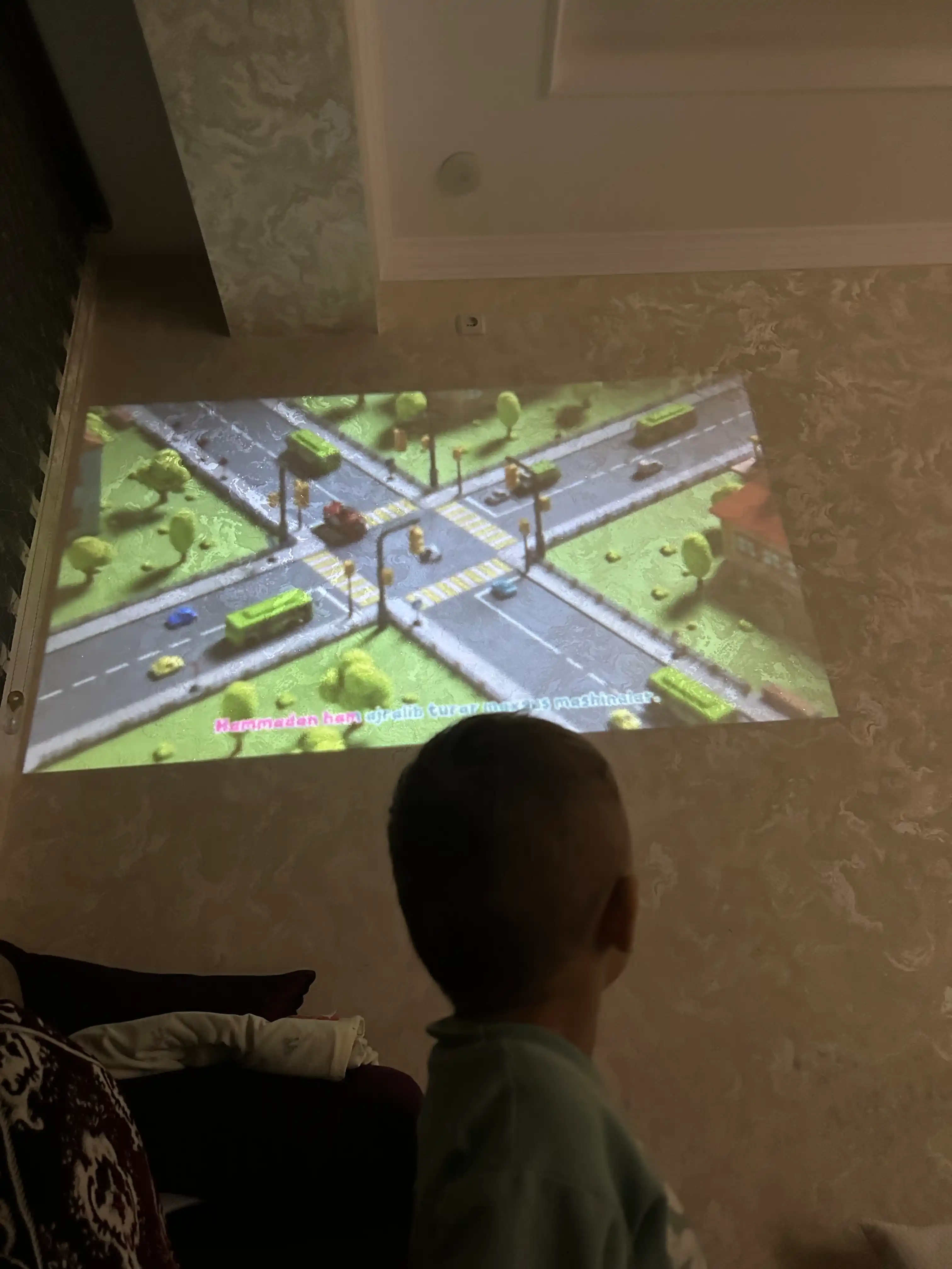 O‘yin va kino uchun proyektor - kuchli o‘yin va uy kinoteatri, 2 tasi 1 da
