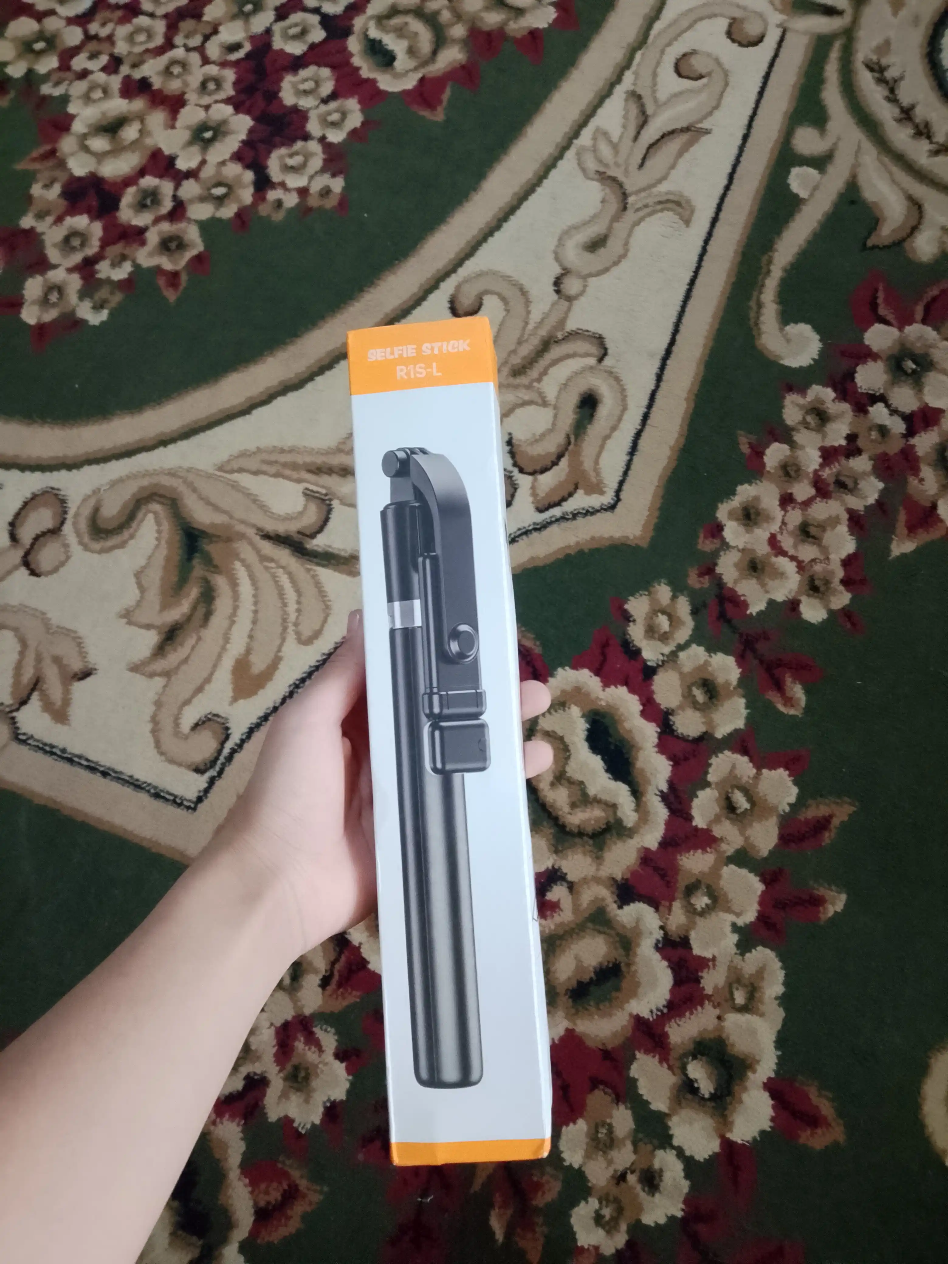 Universal 3 tasi 1 da shtativ: selfi tayoqchasi, tripod va Bluetooth pulti — foto va video