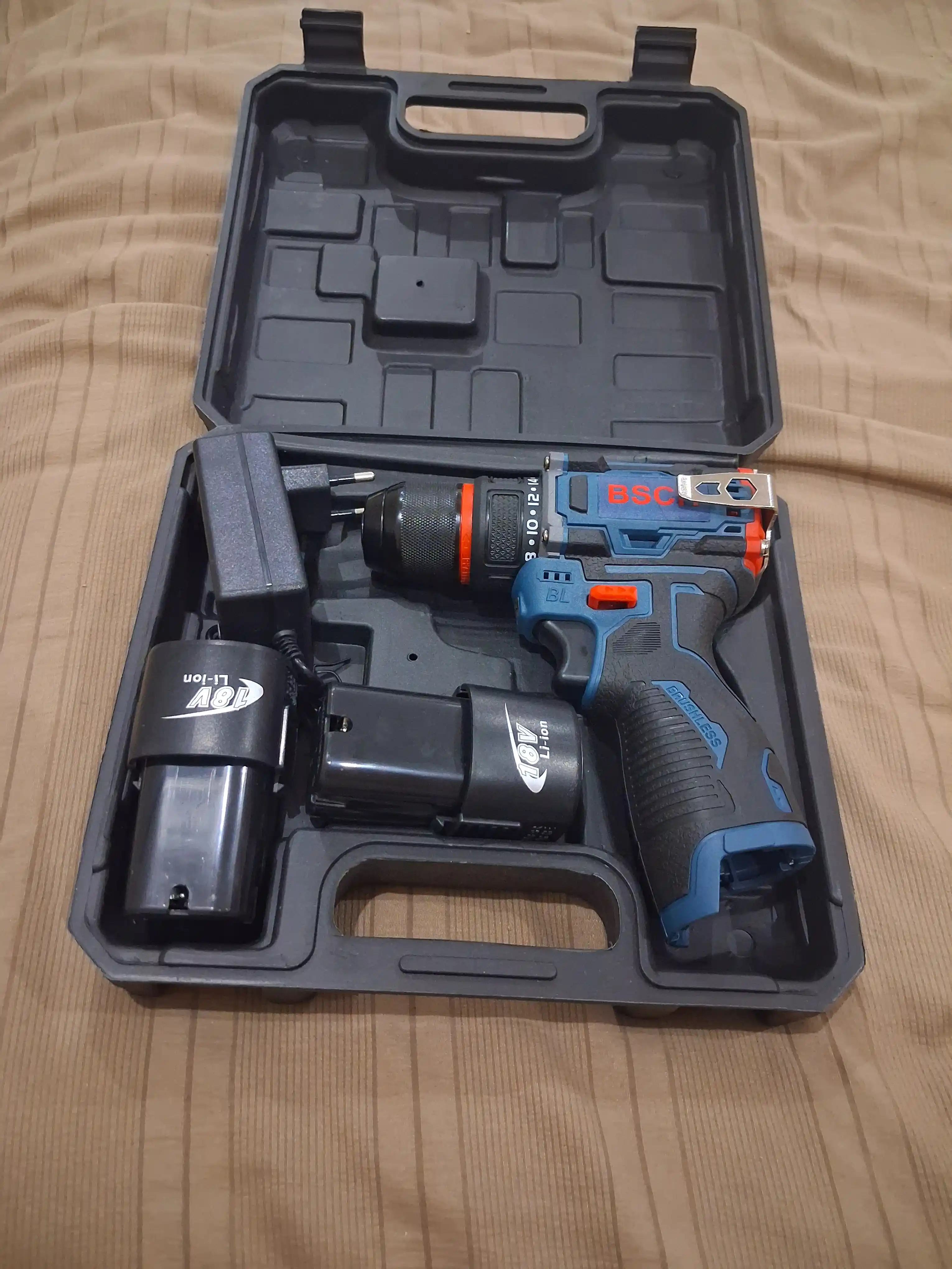 Akkumulyatorli buragich 18V Brushless, 2 ta AKB va zaryadlovchi, quti
