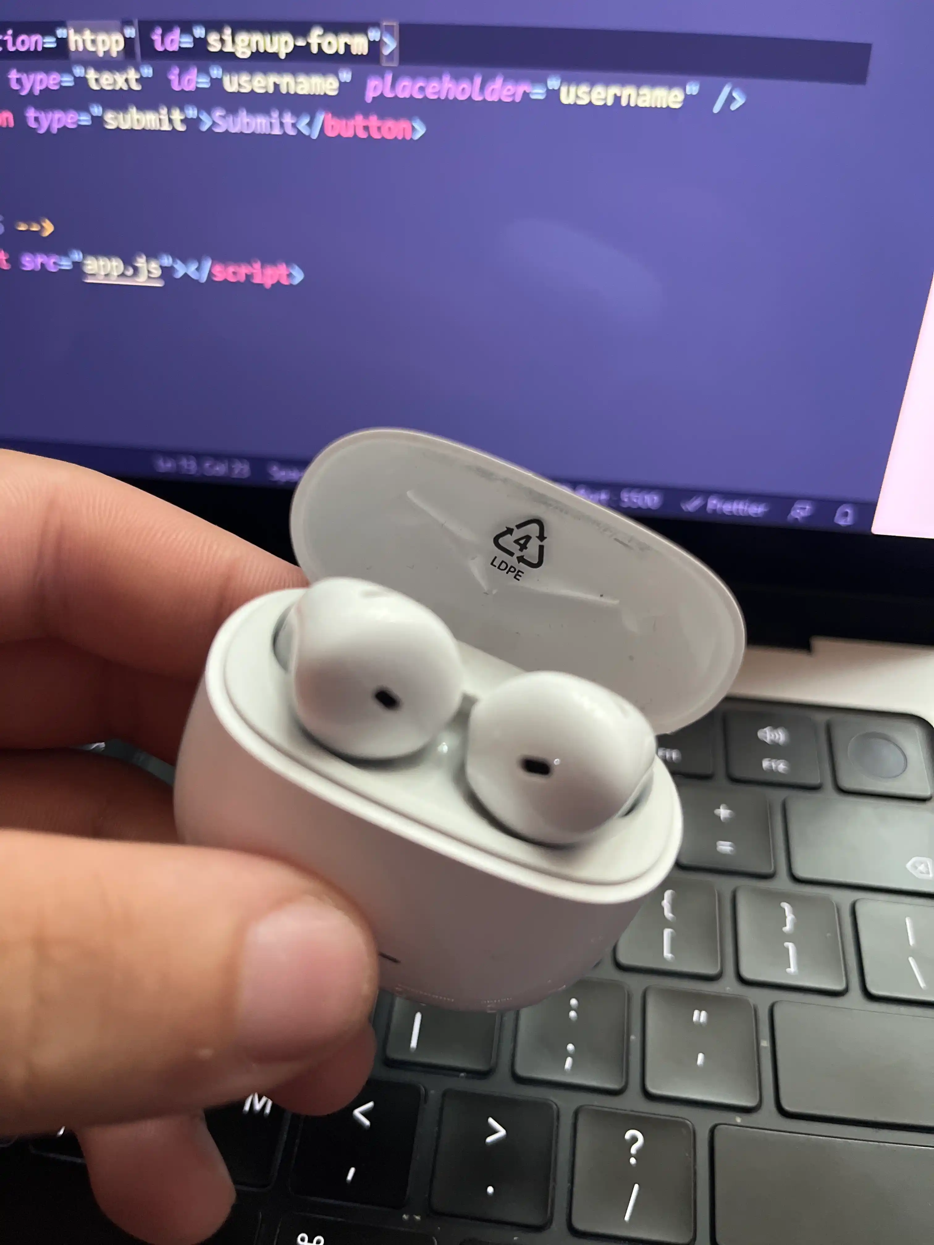 REDMI Buds 8 Active quloqchinlari, qo‘sh mikrofonlar yordamida tiniq ovozli qo‘ng‘iroqlar